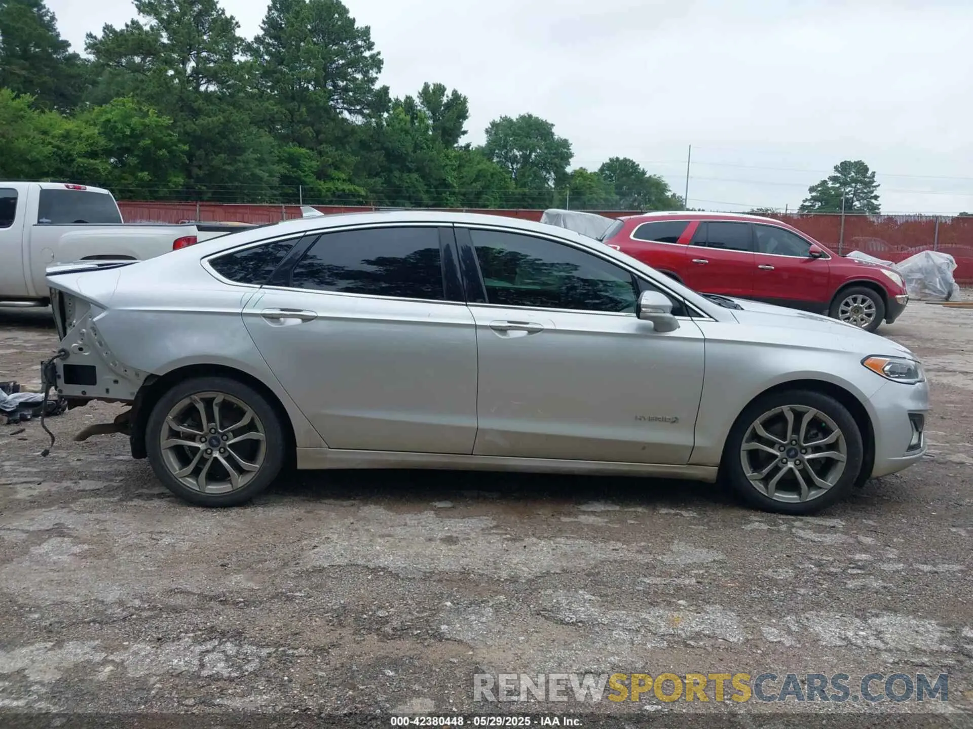 14 Photograph of a damaged car 3FA6P0RU4KR117407 FORD FUSION HYBRID 2019