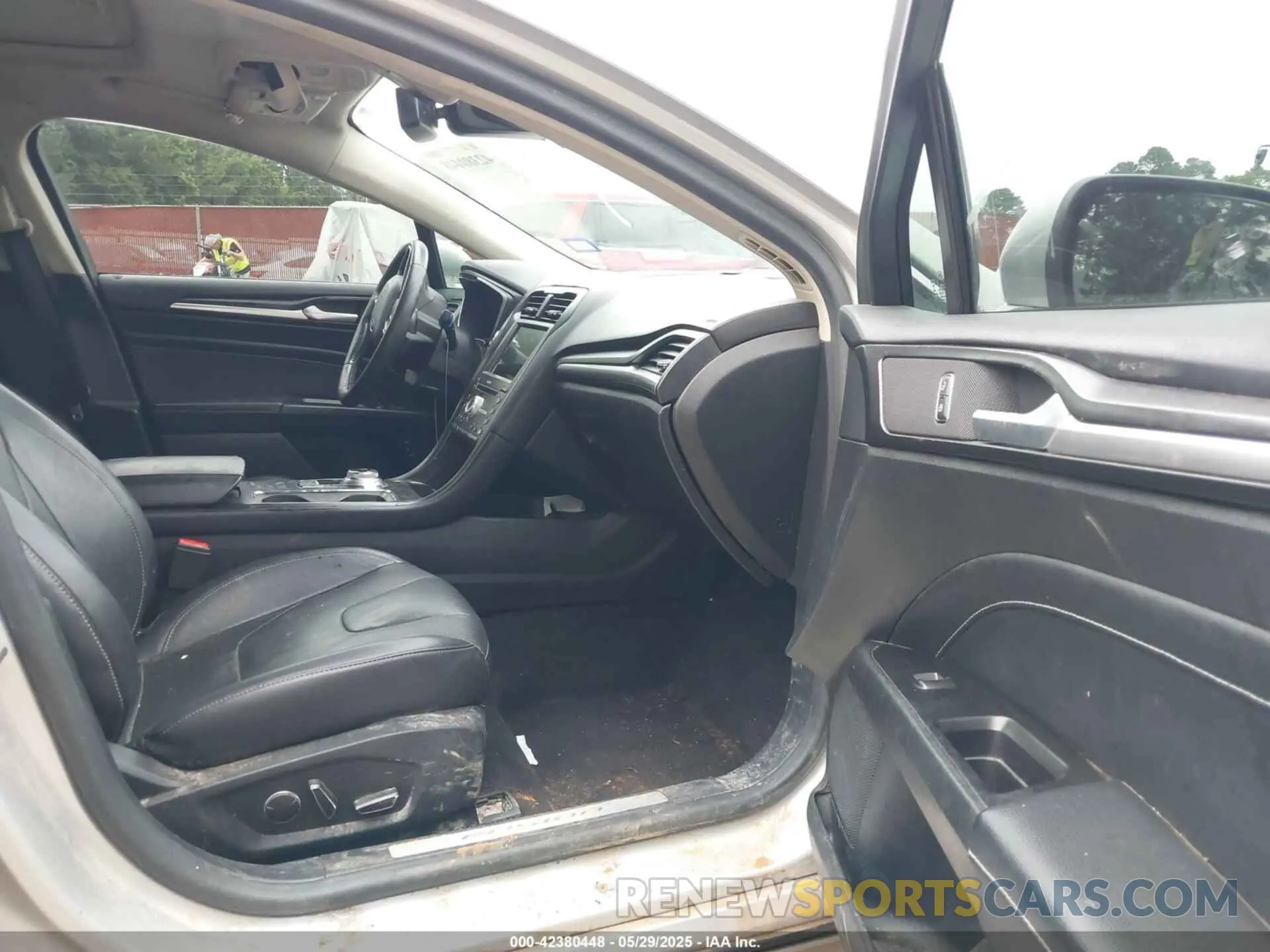5 Photograph of a damaged car 3FA6P0RU4KR117407 FORD FUSION HYBRID 2019