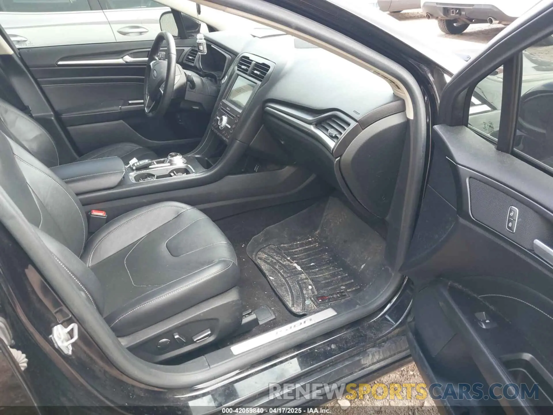 5 Photograph of a damaged car 3FA6P0RU4KR144445 FORD FUSION HYBRID 2019