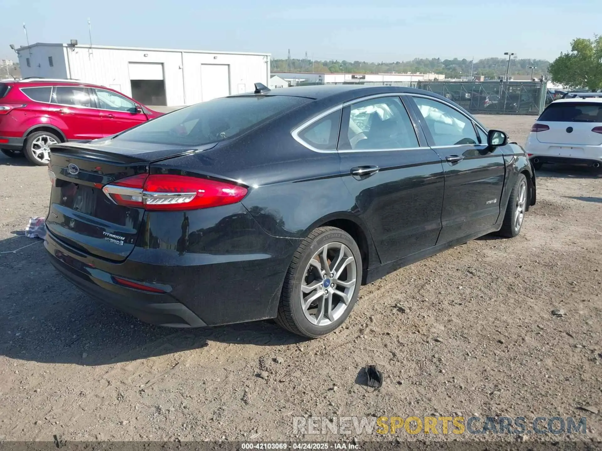 4 Photograph of a damaged car 3FA6P0RU7KR159022 FORD FUSION HYBRID 2019