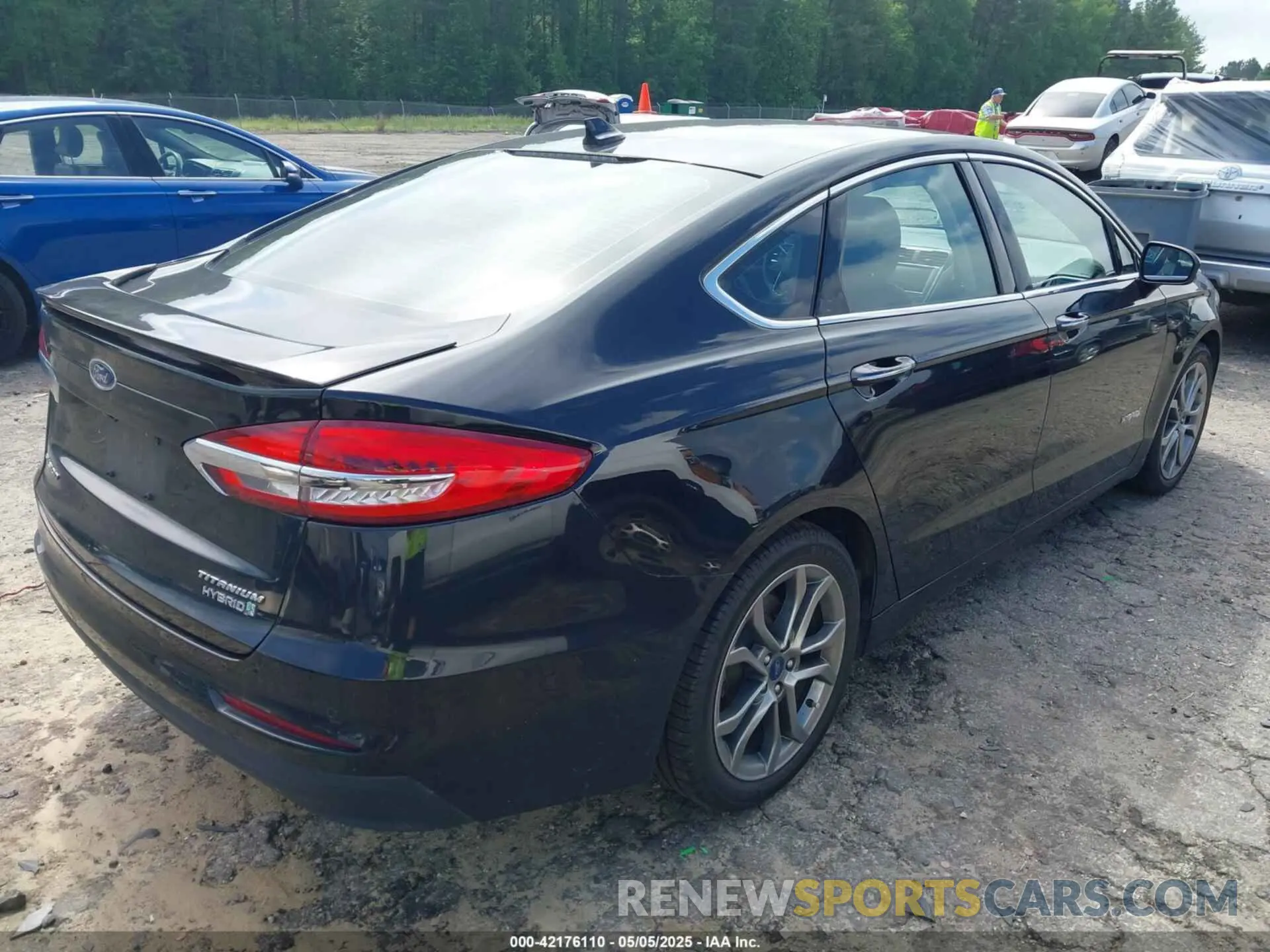 4 Photograph of a damaged car 3FA6P0RU7KR194482 FORD FUSION HYBRID 2019