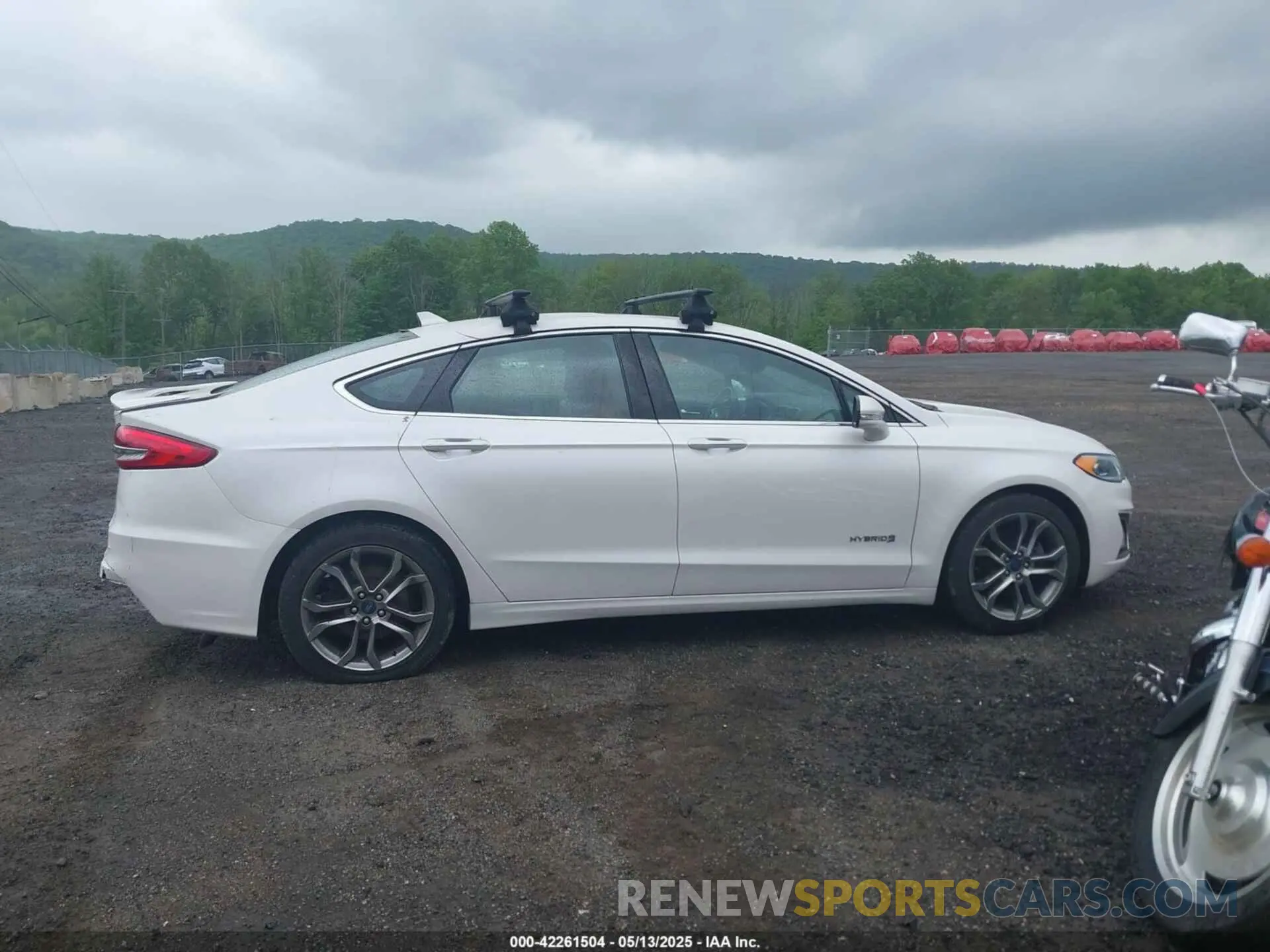 13 Photograph of a damaged car 3FA6P0RU8KR208230 FORD FUSION HYBRID 2019