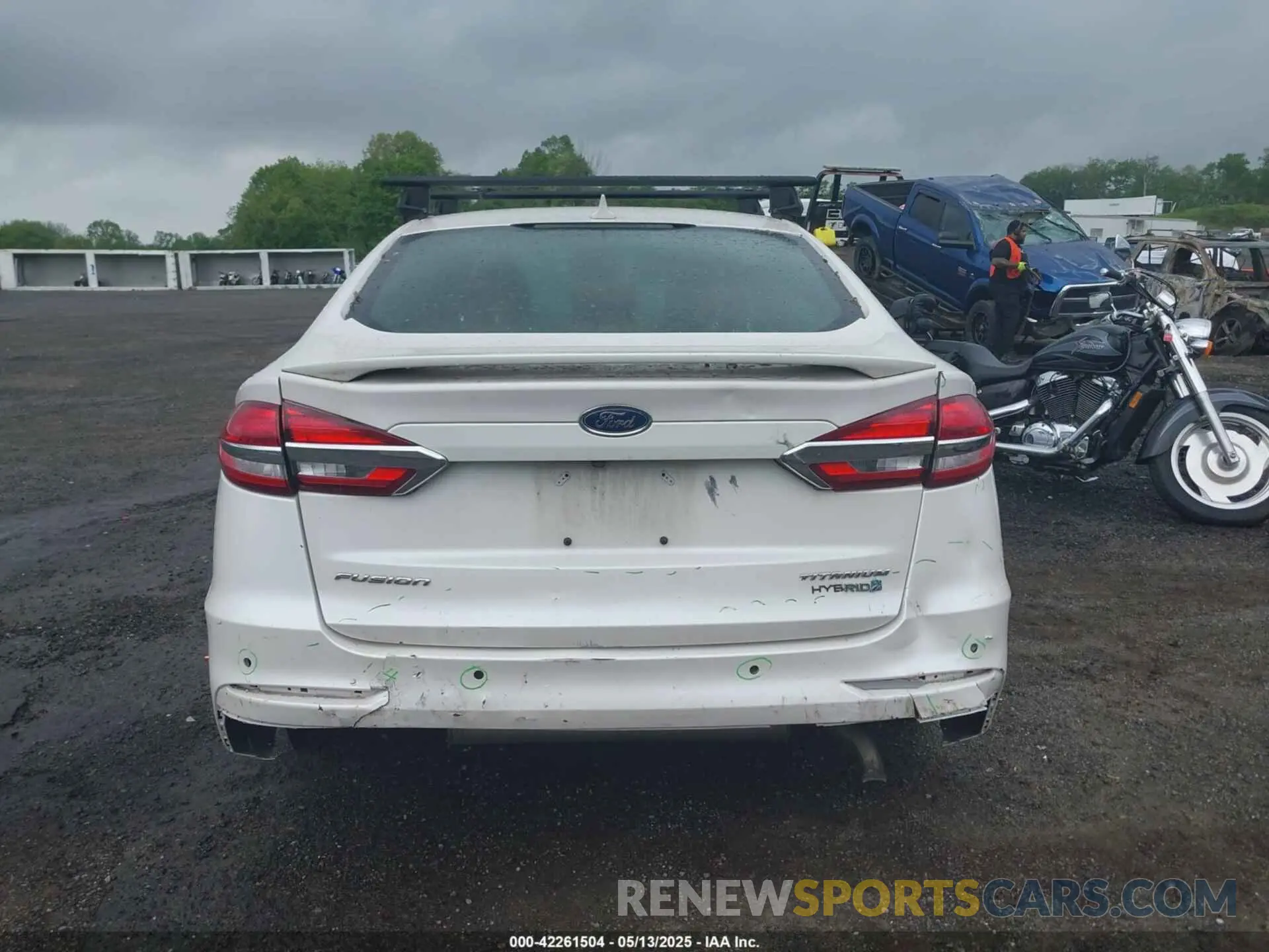 16 Photograph of a damaged car 3FA6P0RU8KR208230 FORD FUSION HYBRID 2019