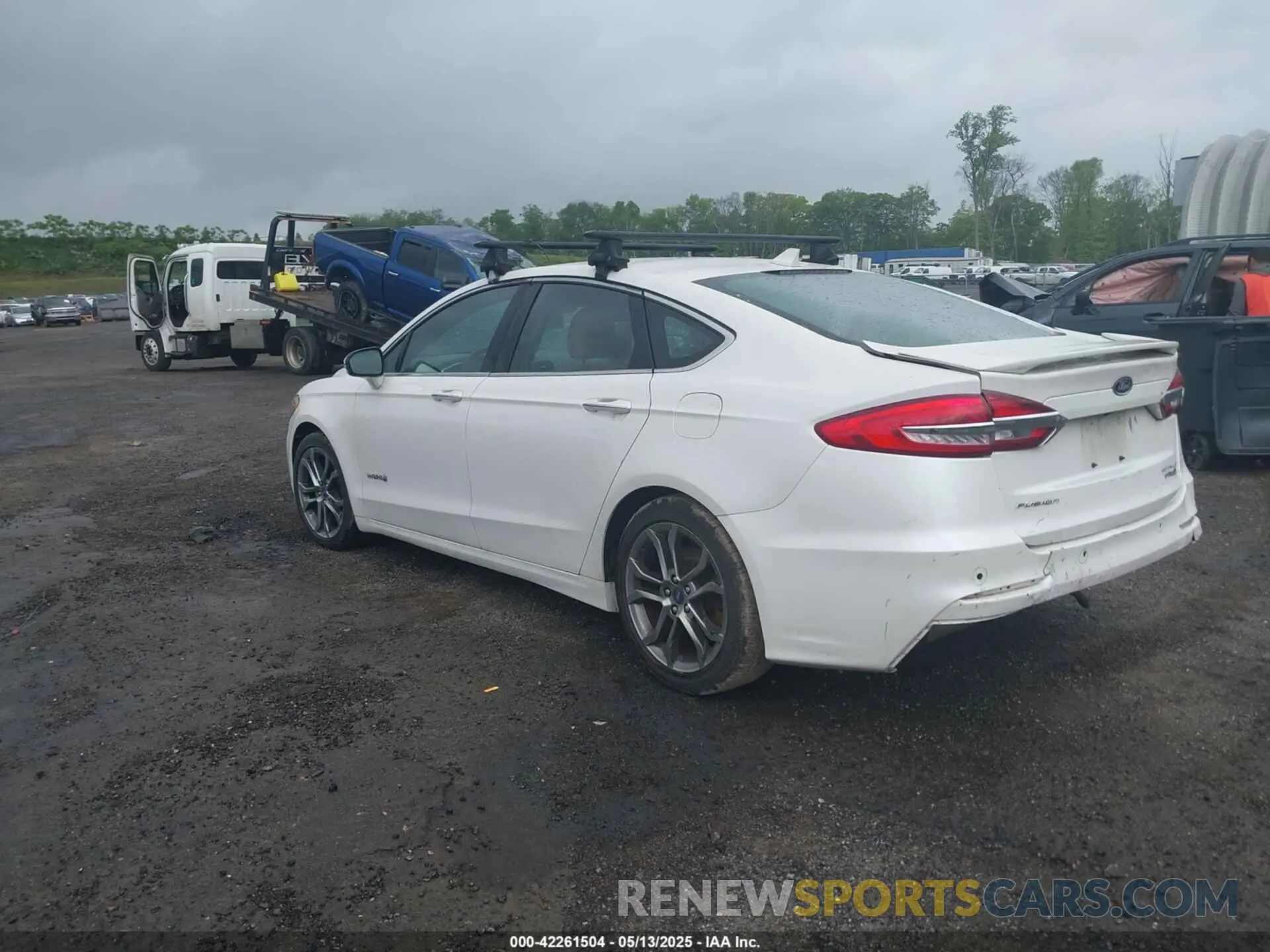 3 Photograph of a damaged car 3FA6P0RU8KR208230 FORD FUSION HYBRID 2019