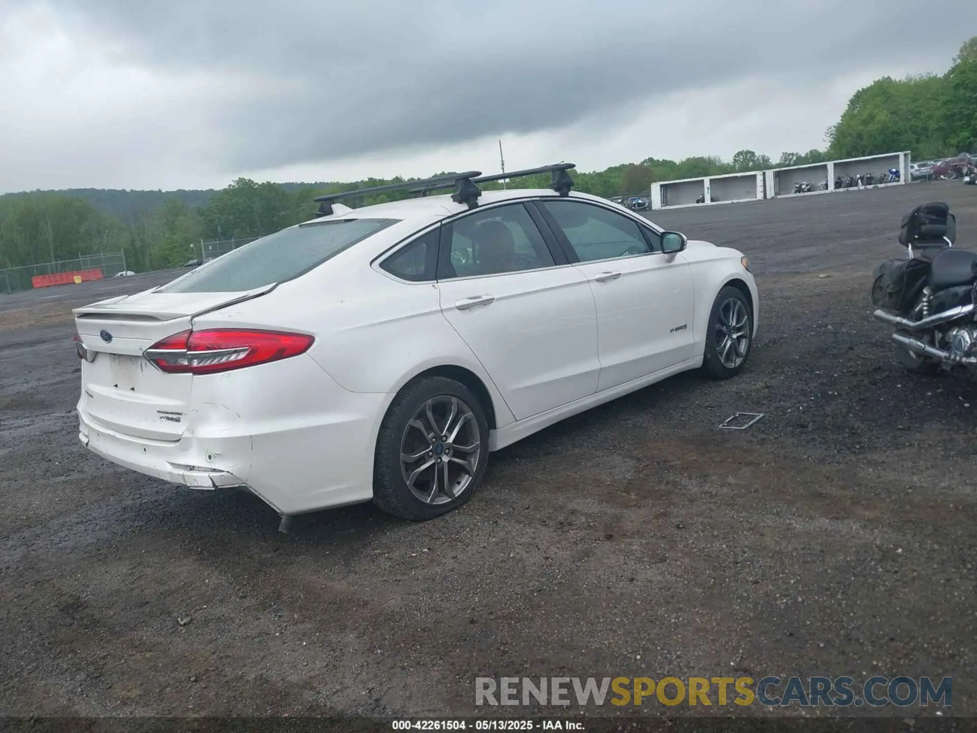 4 Photograph of a damaged car 3FA6P0RU8KR208230 FORD FUSION HYBRID 2019