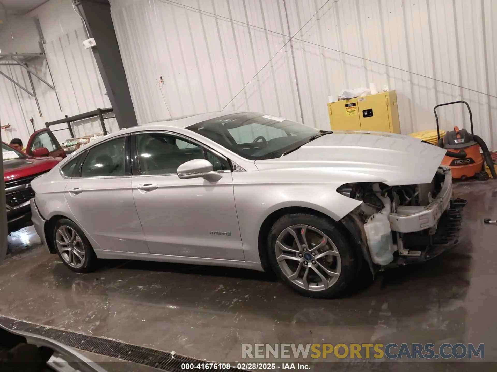 14 Photograph of a damaged car 3FA6P0RU9KR105317 FORD FUSION HYBRID 2019