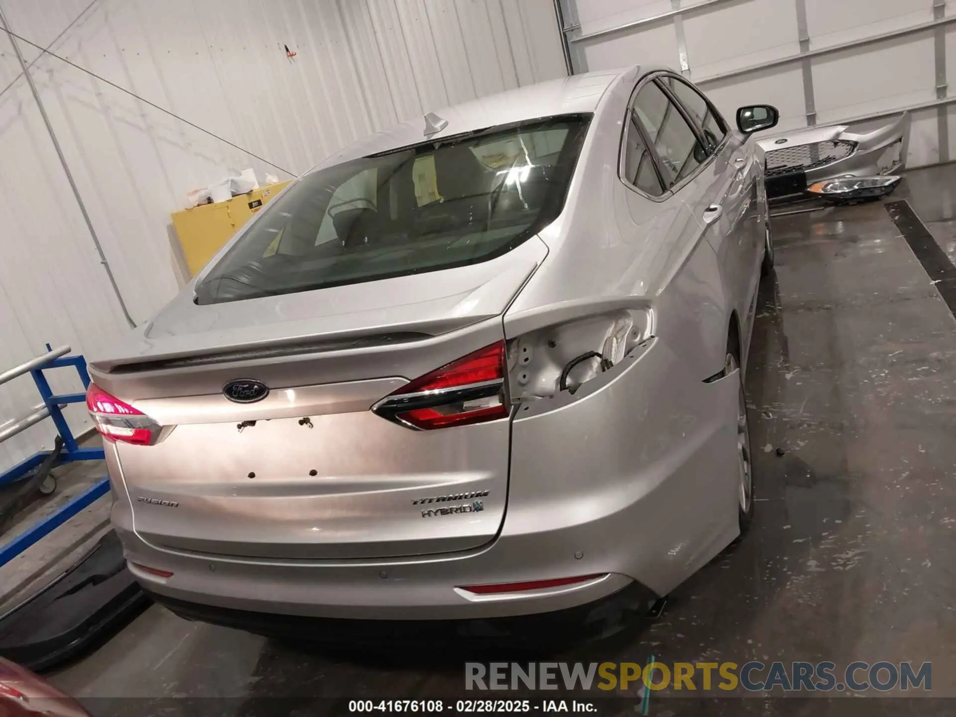17 Photograph of a damaged car 3FA6P0RU9KR105317 FORD FUSION HYBRID 2019