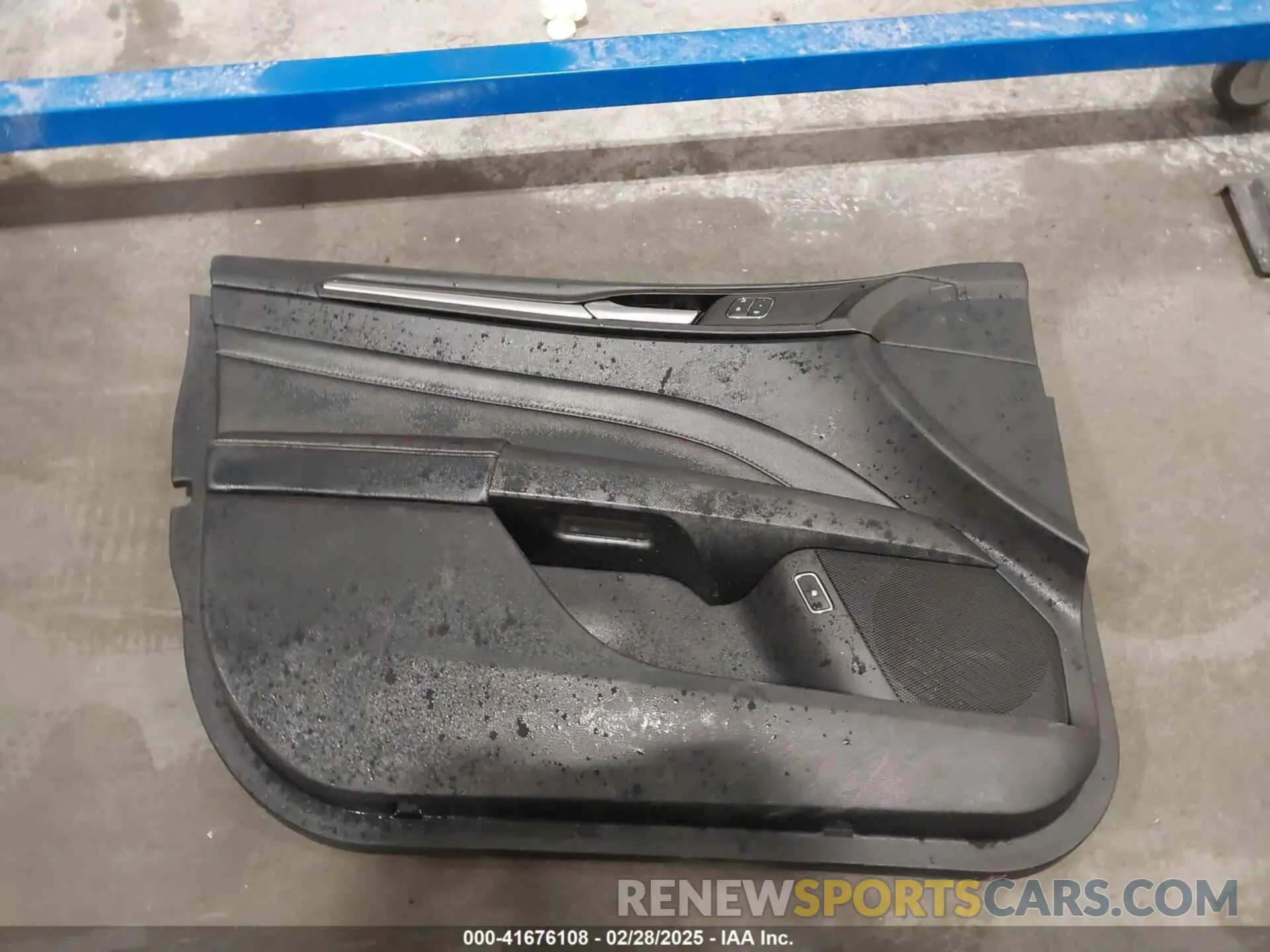 18 Photograph of a damaged car 3FA6P0RU9KR105317 FORD FUSION HYBRID 2019
