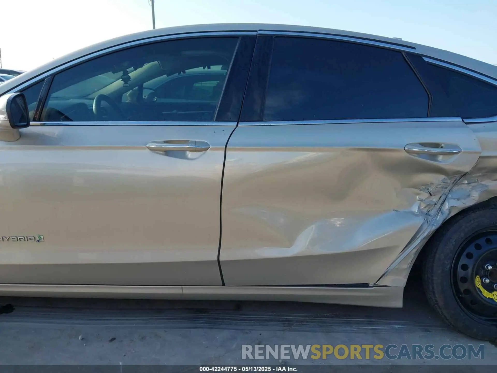 13 Photograph of a damaged car 3FA6P0RU9KR110081 FORD FUSION HYBRID 2019