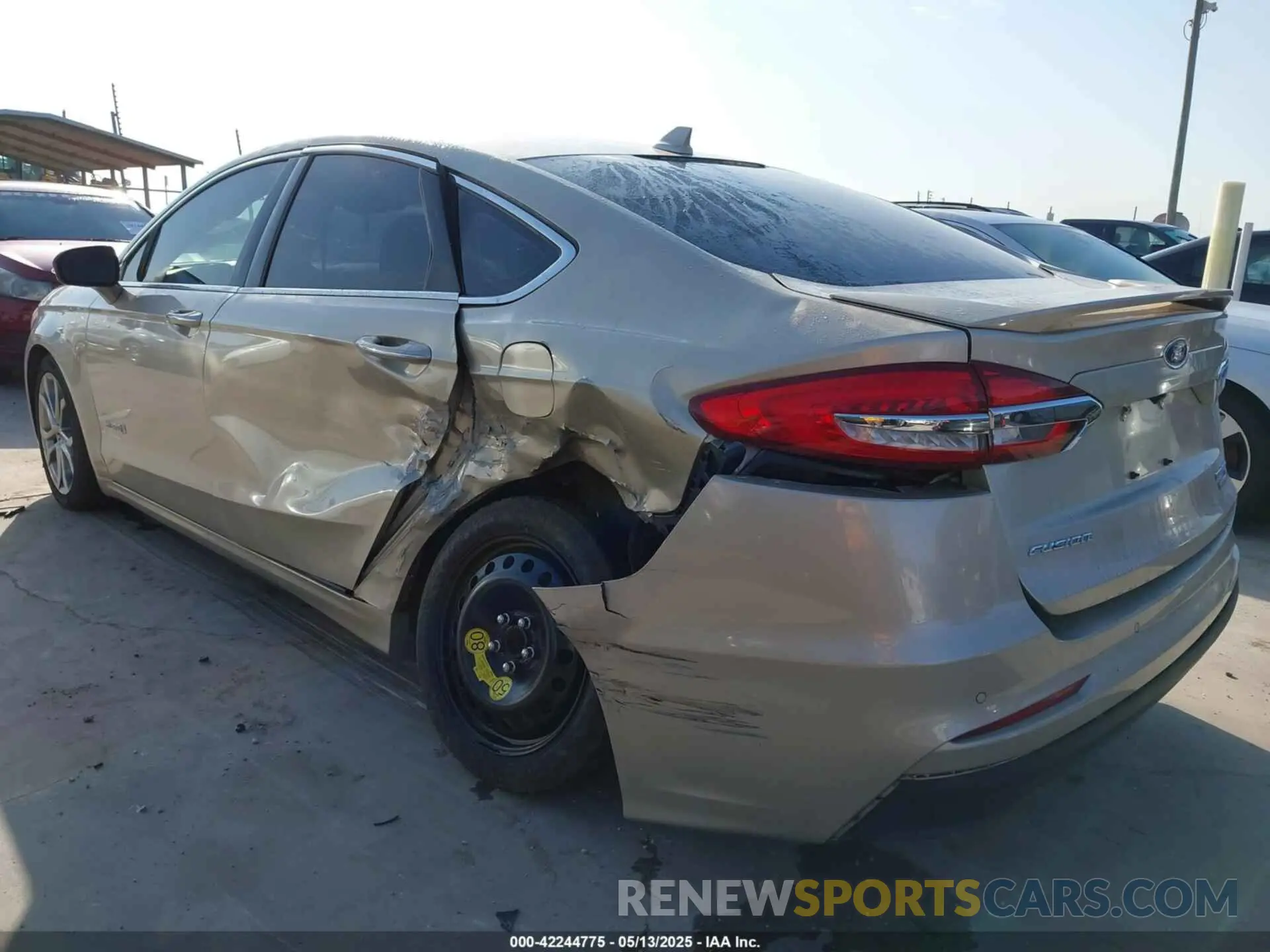 3 Photograph of a damaged car 3FA6P0RU9KR110081 FORD FUSION HYBRID 2019