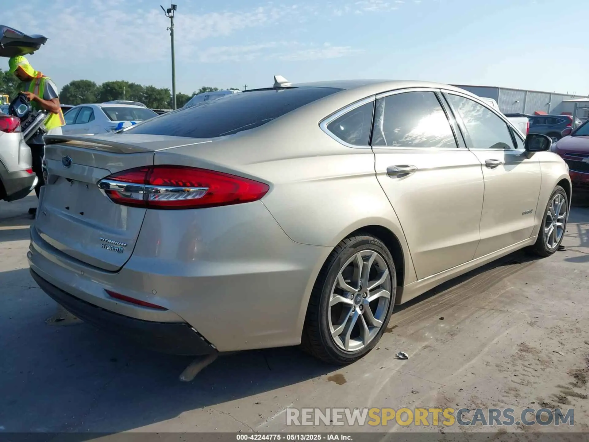 4 Photograph of a damaged car 3FA6P0RU9KR110081 FORD FUSION HYBRID 2019