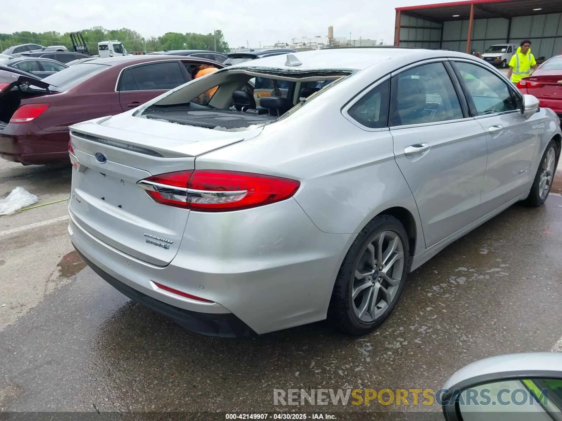 4 Photograph of a damaged car 3FA6P0RU9KR139757 FORD FUSION HYBRID 2019