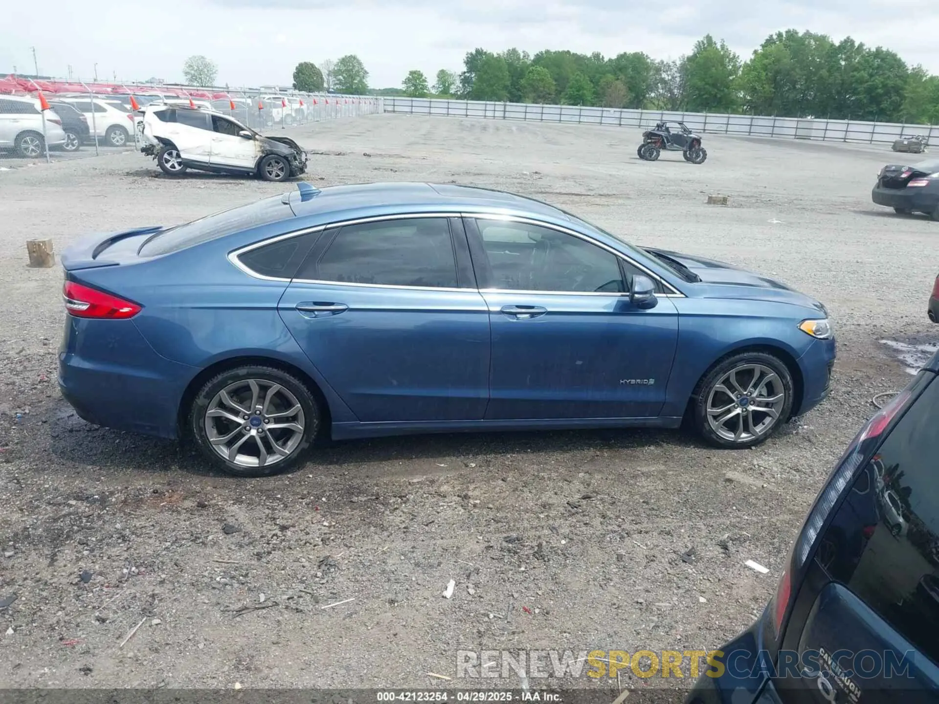 13 Photograph of a damaged car 3FA6P0RU9KR222508 FORD FUSION HYBRID 2019