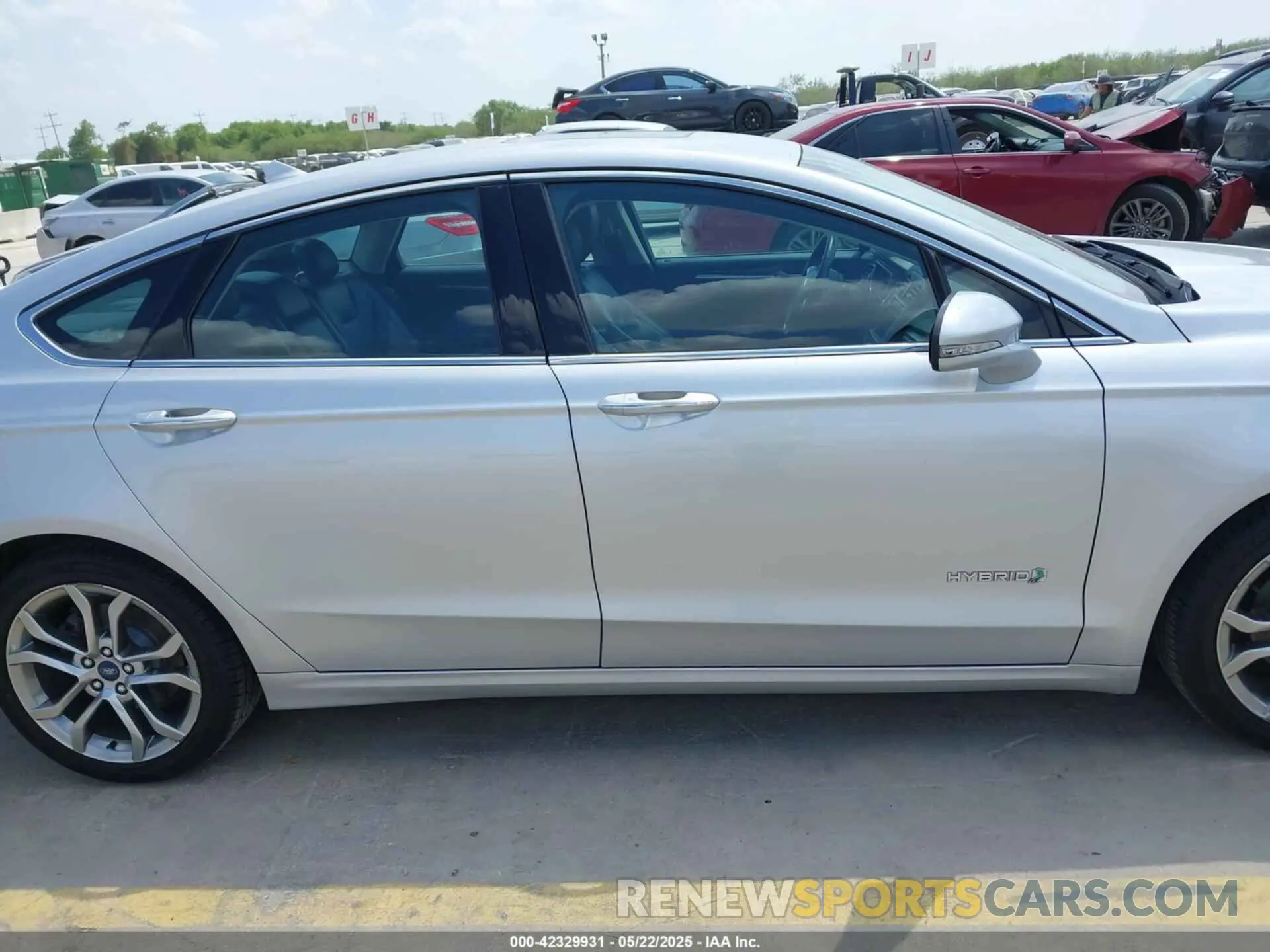 13 Photograph of a damaged car 3FA6P0RUXKR106430 FORD FUSION HYBRID 2019