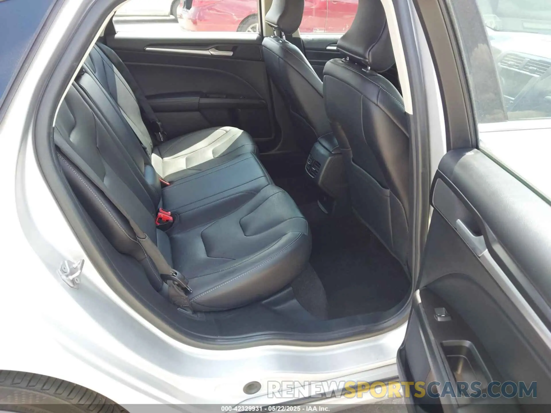 8 Photograph of a damaged car 3FA6P0RUXKR106430 FORD FUSION HYBRID 2019
