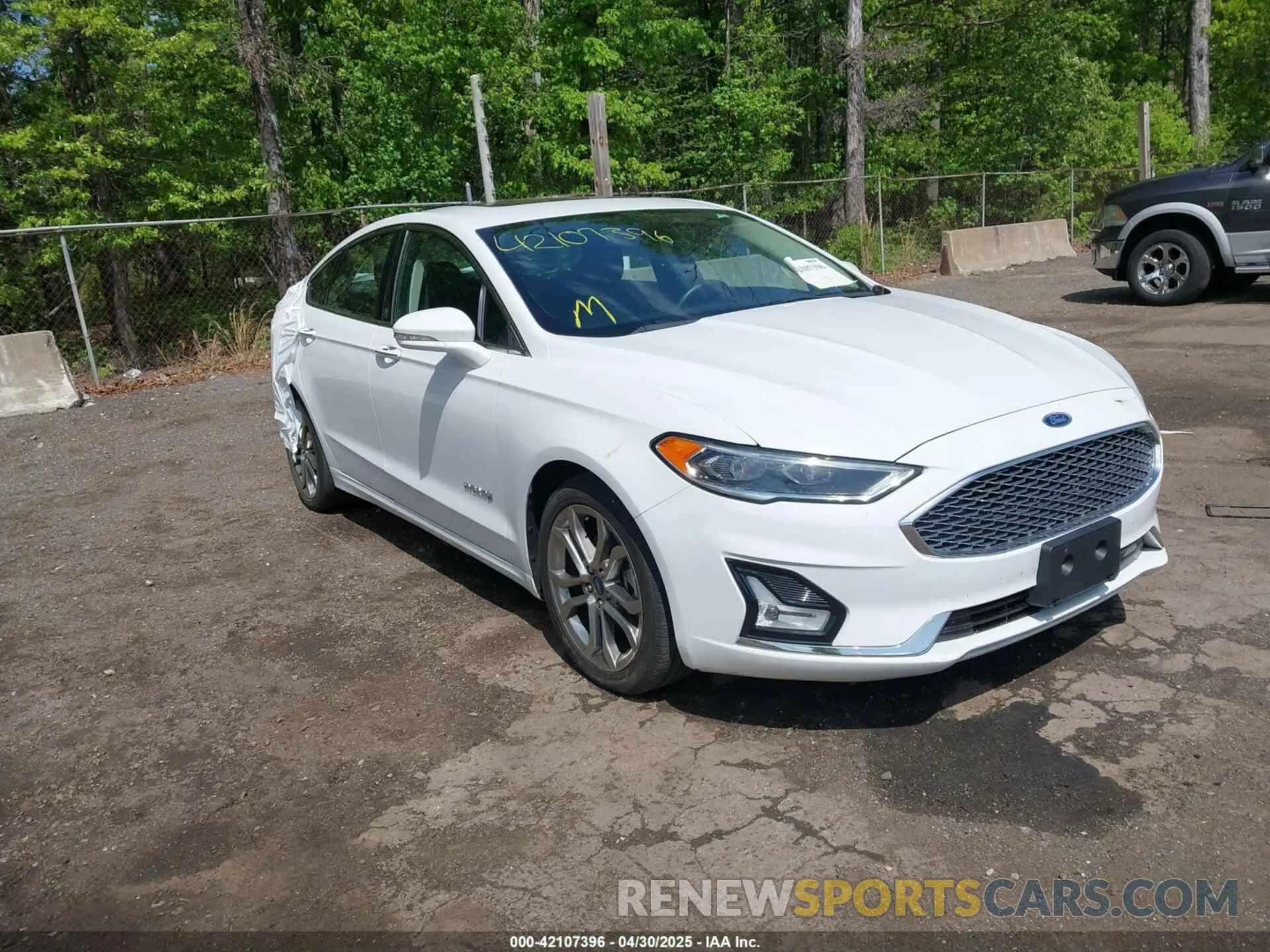 1 Photograph of a damaged car 3FA6P0RUXKR121736 FORD FUSION HYBRID 2019