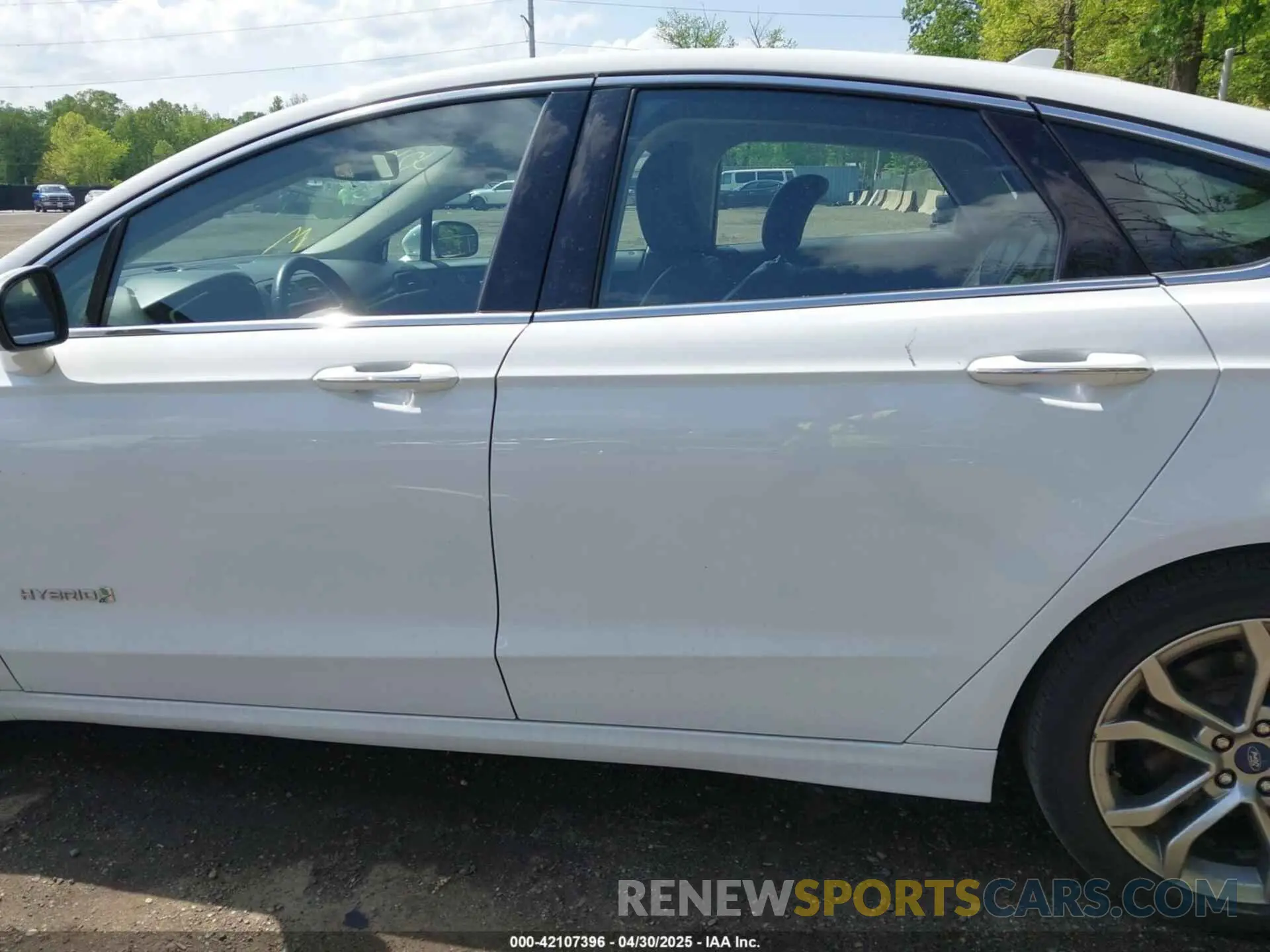 14 Photograph of a damaged car 3FA6P0RUXKR121736 FORD FUSION HYBRID 2019