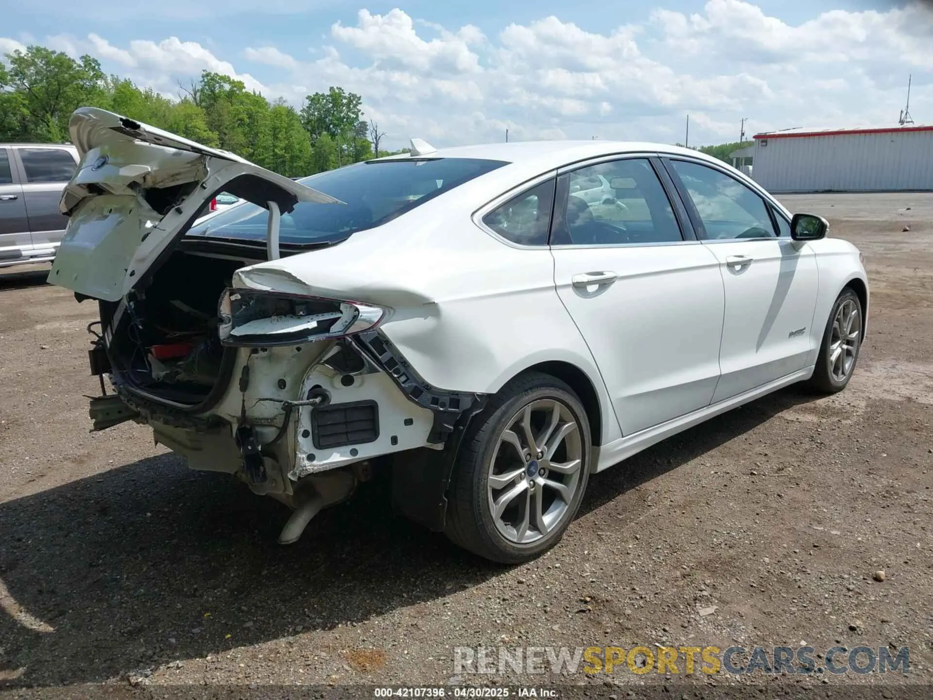 4 Photograph of a damaged car 3FA6P0RUXKR121736 FORD FUSION HYBRID 2019