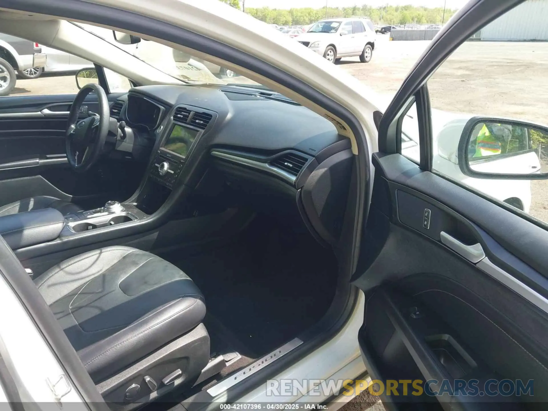 5 Photograph of a damaged car 3FA6P0RUXKR121736 FORD FUSION HYBRID 2019