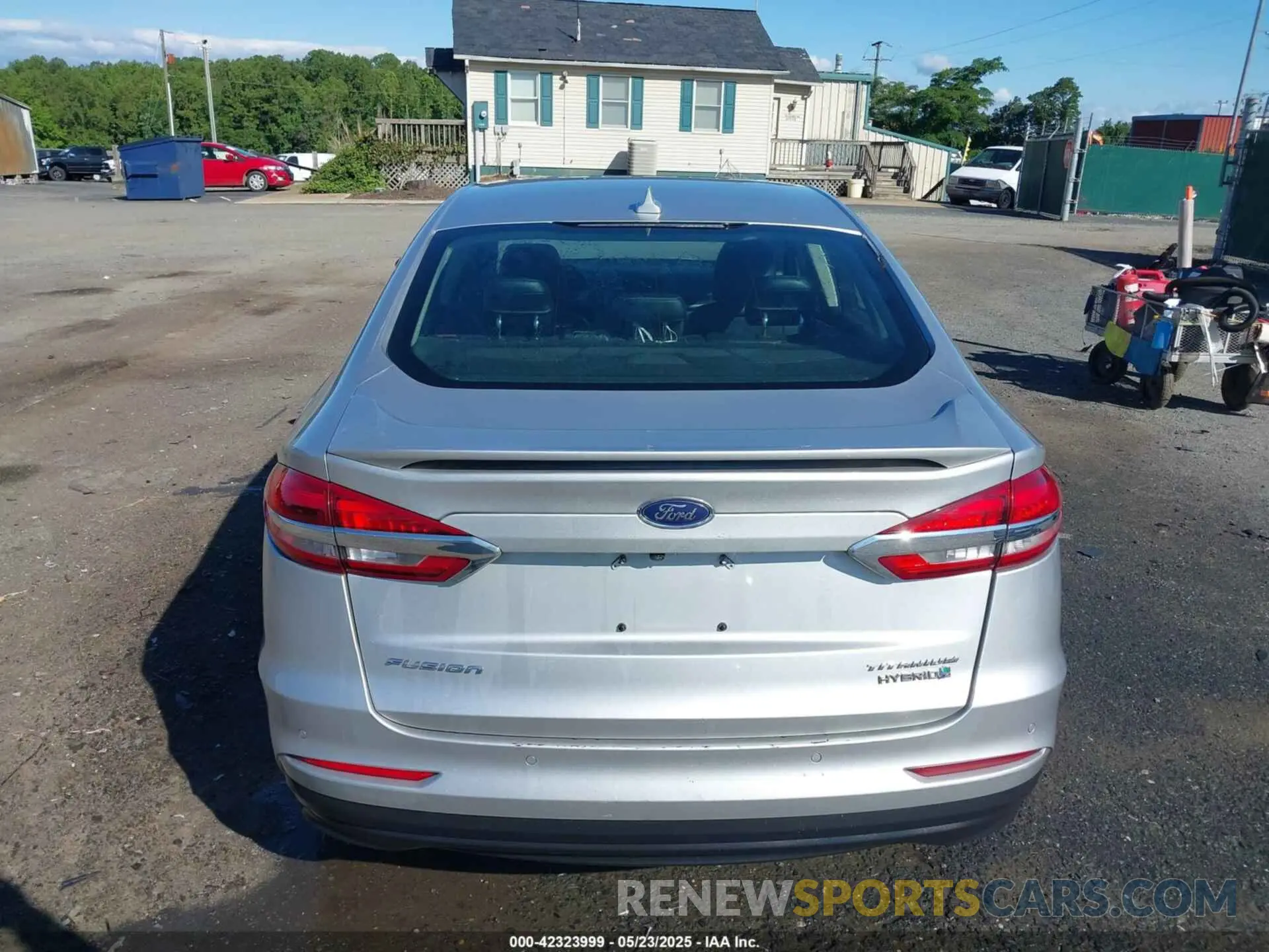 17 Photograph of a damaged car 3FA6P0RUXKR141565 FORD FUSION HYBRID 2019