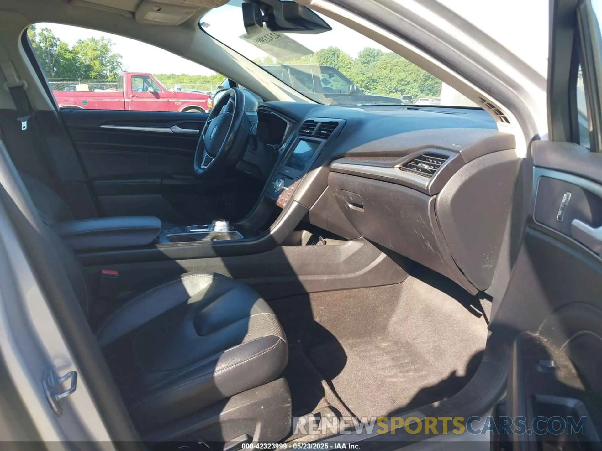 5 Photograph of a damaged car 3FA6P0RUXKR141565 FORD FUSION HYBRID 2019