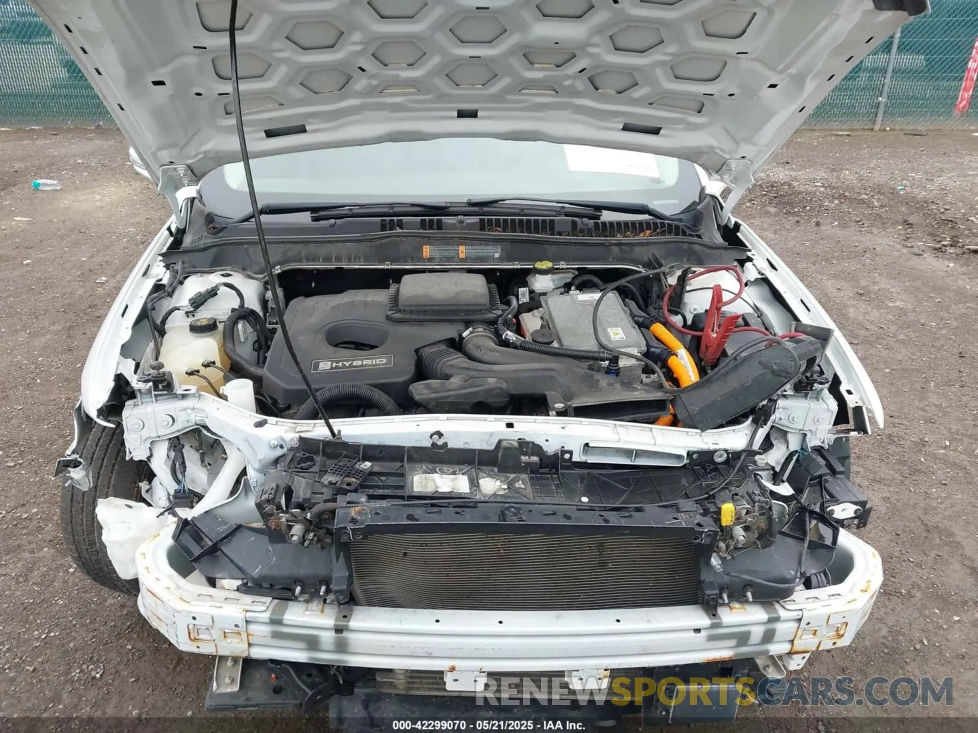10 Photograph of a damaged car 3FA6P0RUXLR139574 FORD FUSION HYBRID 2020