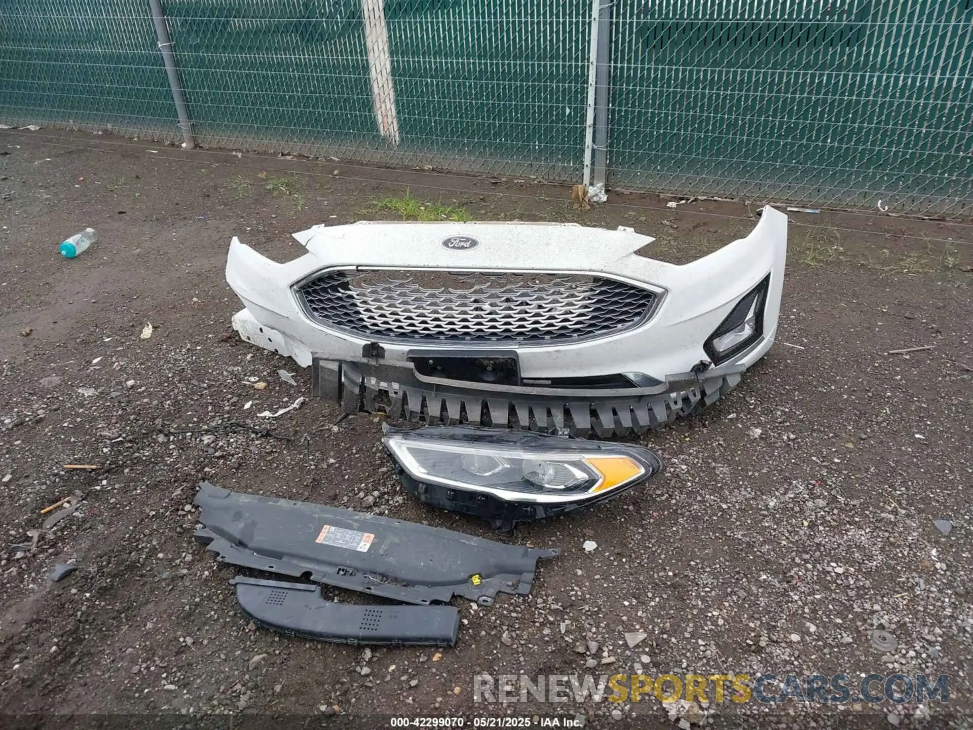 12 Photograph of a damaged car 3FA6P0RUXLR139574 FORD FUSION HYBRID 2020