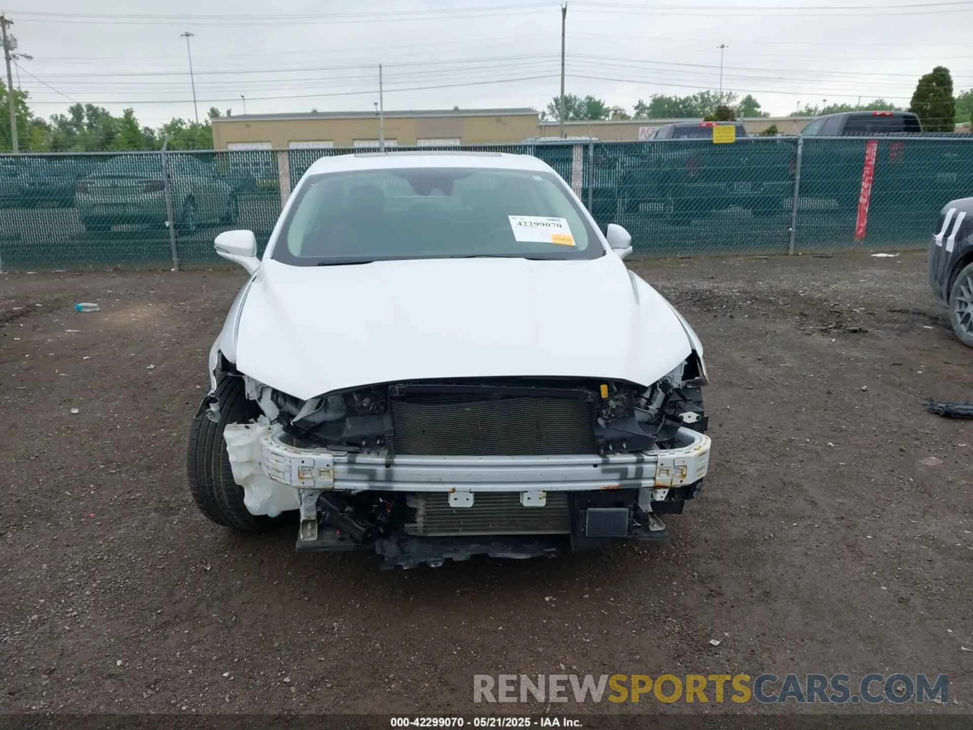 13 Photograph of a damaged car 3FA6P0RUXLR139574 FORD FUSION HYBRID 2020
