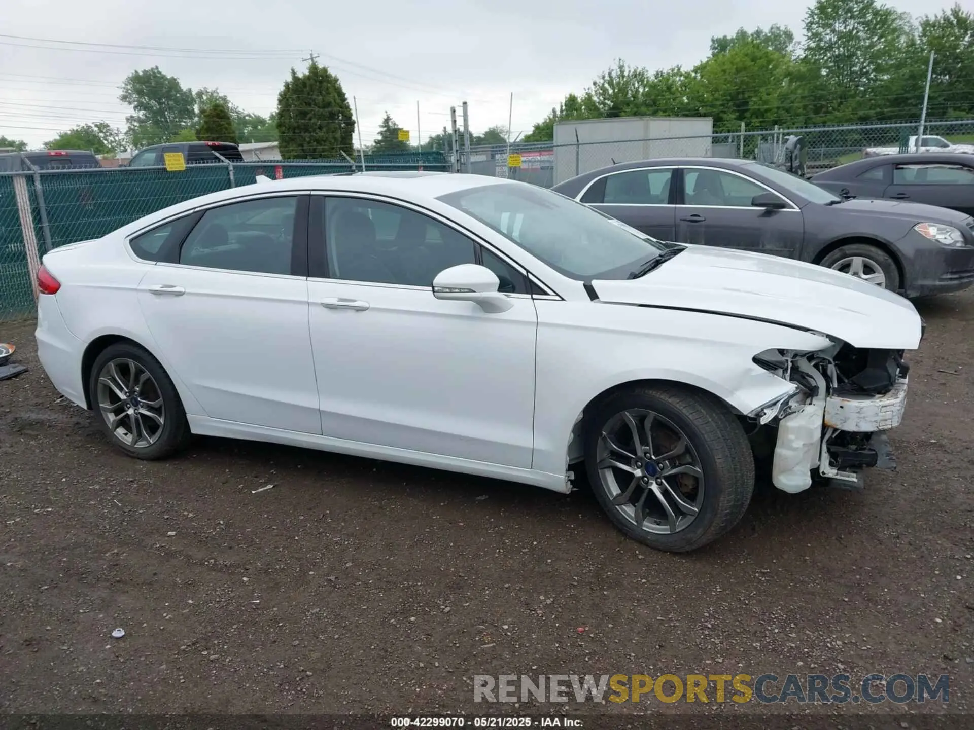 14 Photograph of a damaged car 3FA6P0RUXLR139574 FORD FUSION HYBRID 2020