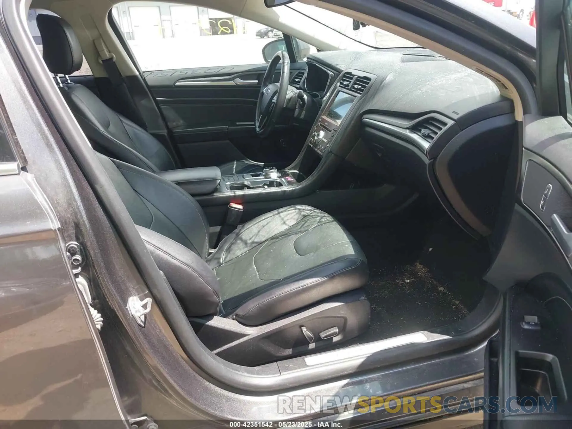 5 Photograph of a damaged car 3FA6P0RUXLR182120 FORD FUSION HYBRID 2020