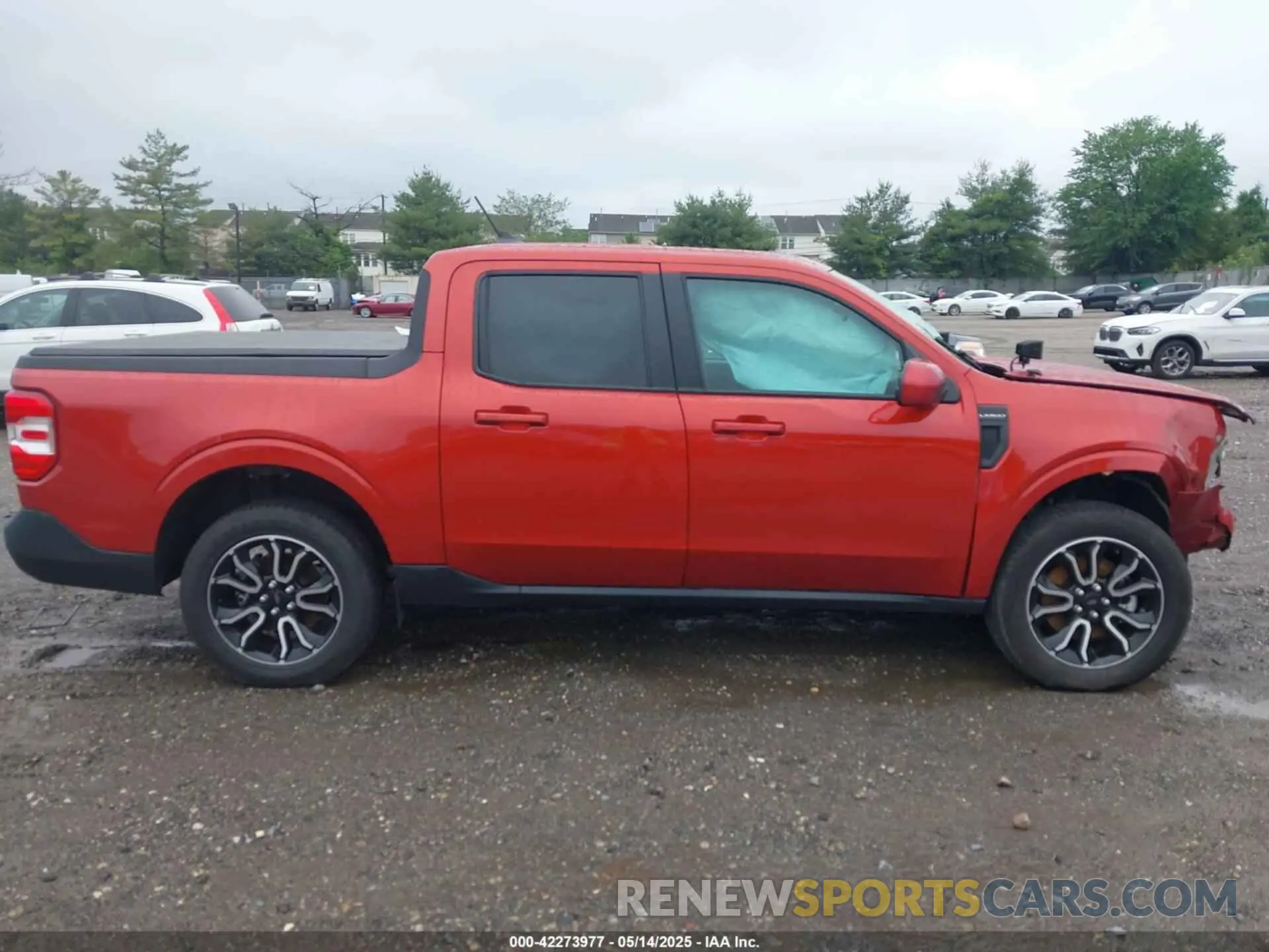 13 Photograph of a damaged car 3FTTW8E31NRA22111 FORD MAVERICK 2022