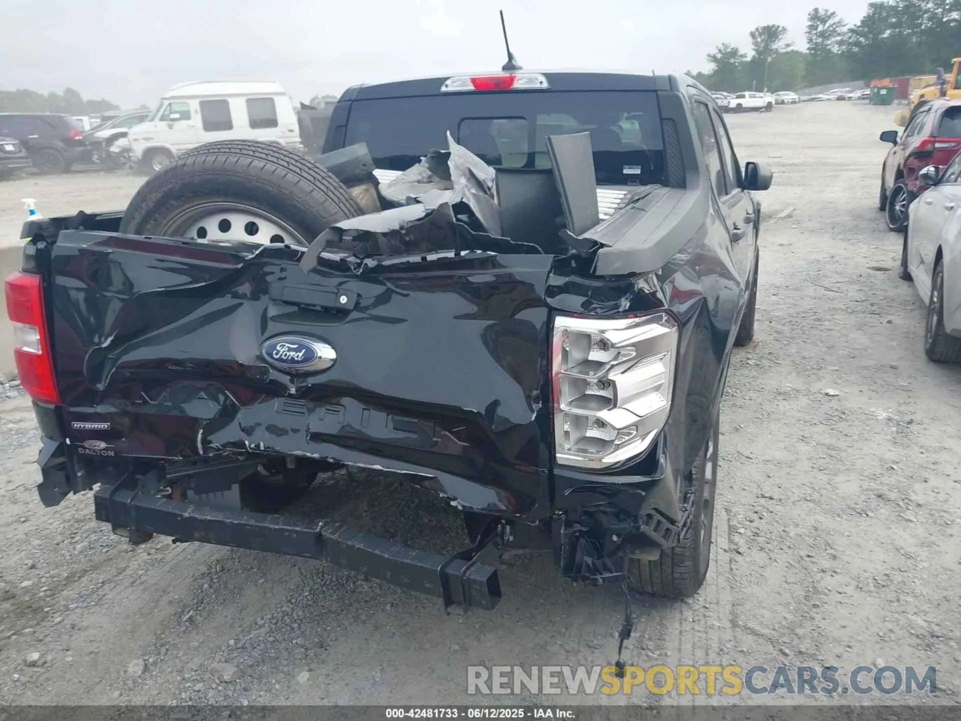 4 Photograph of a damaged car 3FTTW8E33NRA36303 FORD MAVERICK 2022