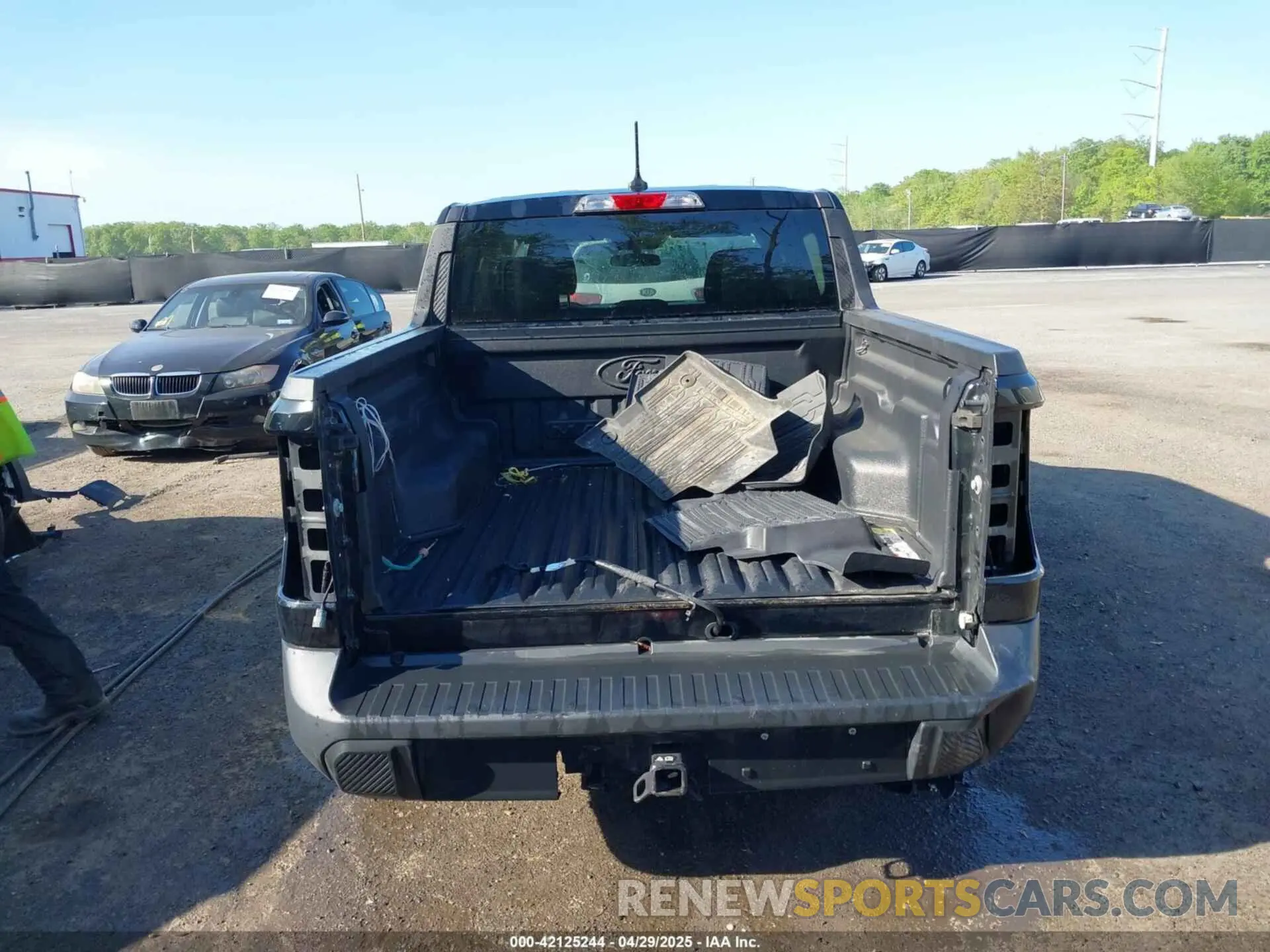 17 Photograph of a damaged car 3FTTW8E3XNRA22513 FORD MAVERICK 2022