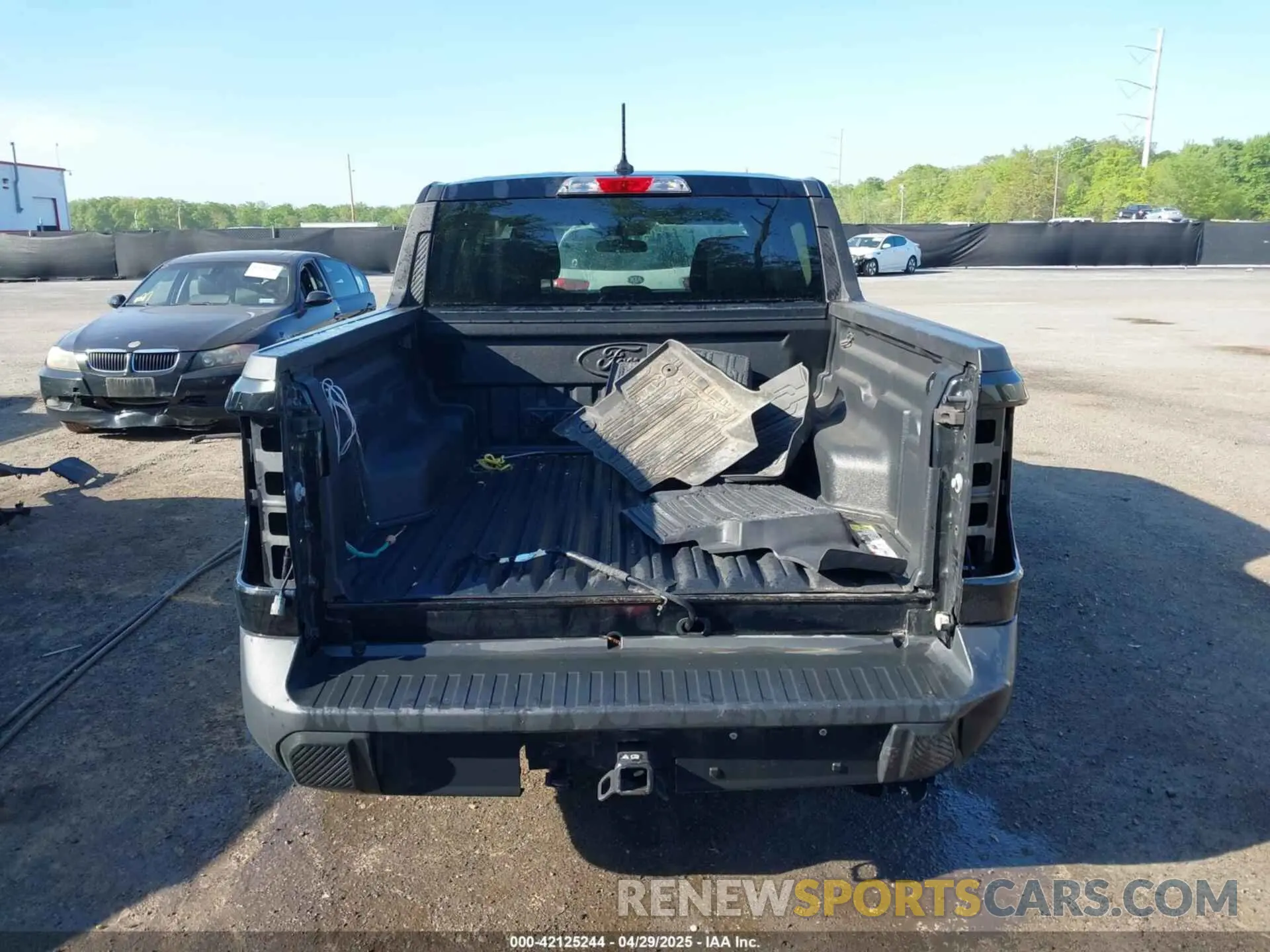 6 Photograph of a damaged car 3FTTW8E3XNRA22513 FORD MAVERICK 2022