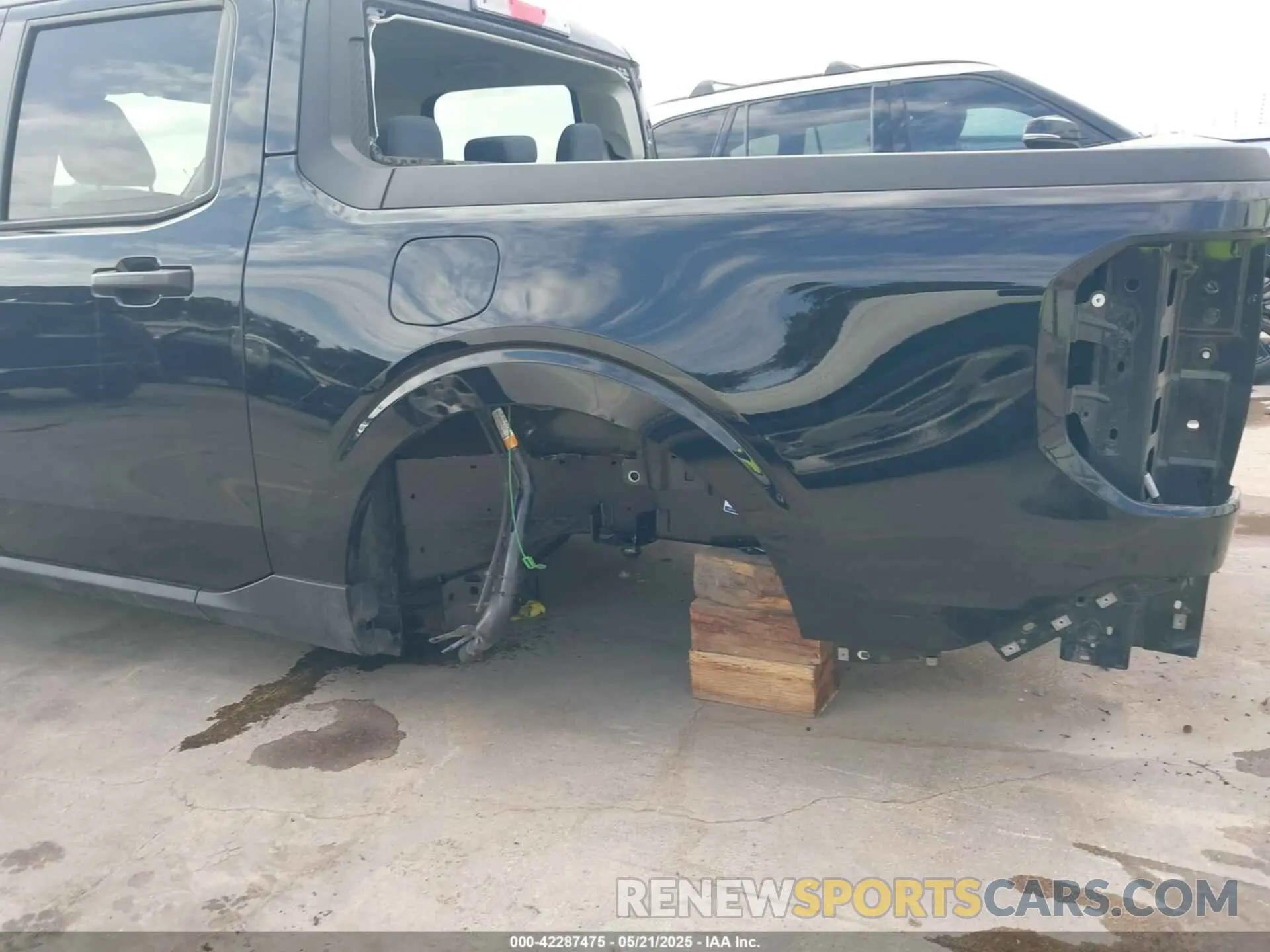18 Photograph of a damaged car 3FTTW8E3XNRA37996 FORD MAVERICK 2022