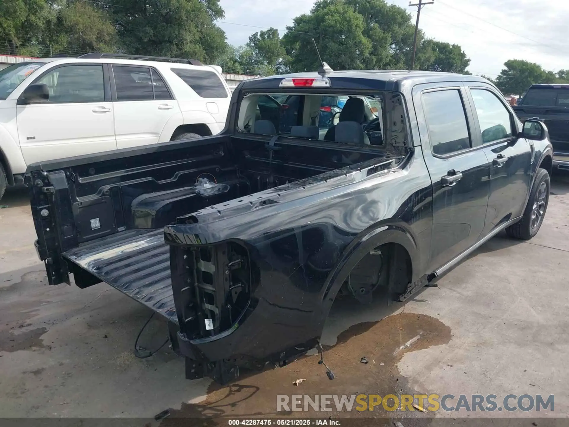4 Photograph of a damaged car 3FTTW8E3XNRA37996 FORD MAVERICK 2022