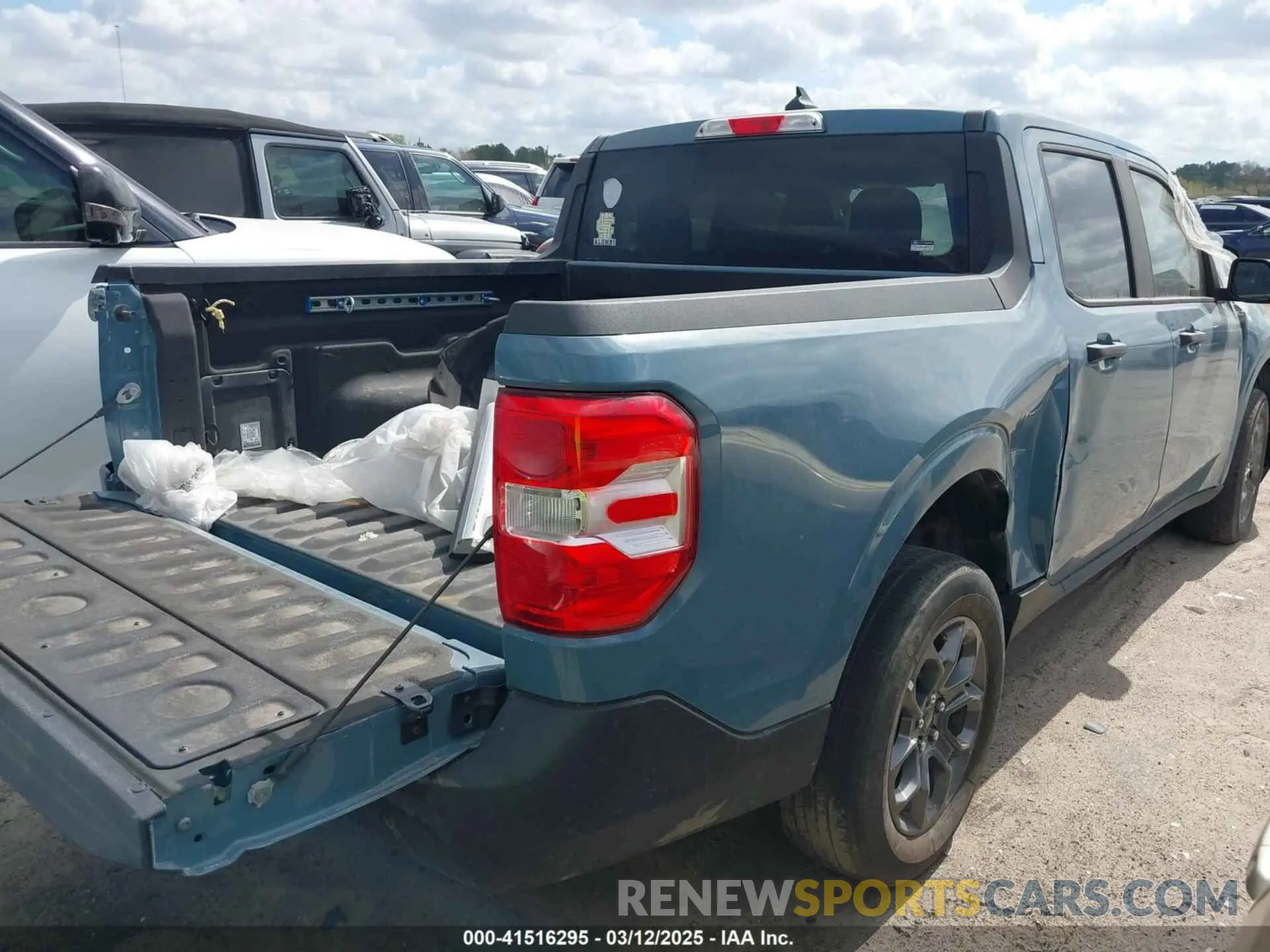 4 Photograph of a damaged car 3FTTW8E91NRA83544 FORD MAVERICK 2022