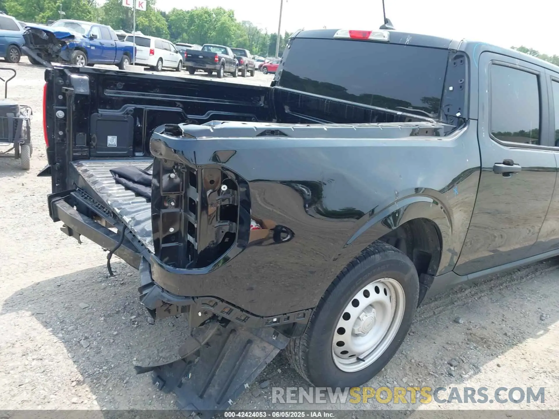 17 Photograph of a damaged car 3FTTW8E92NRA10148 FORD MAVERICK 2022