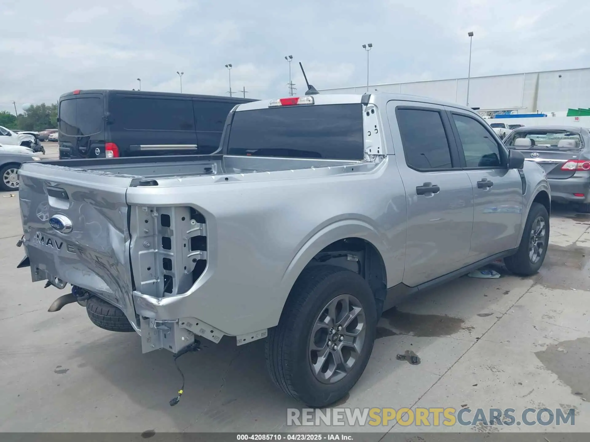 4 Photograph of a damaged car 3FTTW8E92NRA41190 FORD MAVERICK 2022