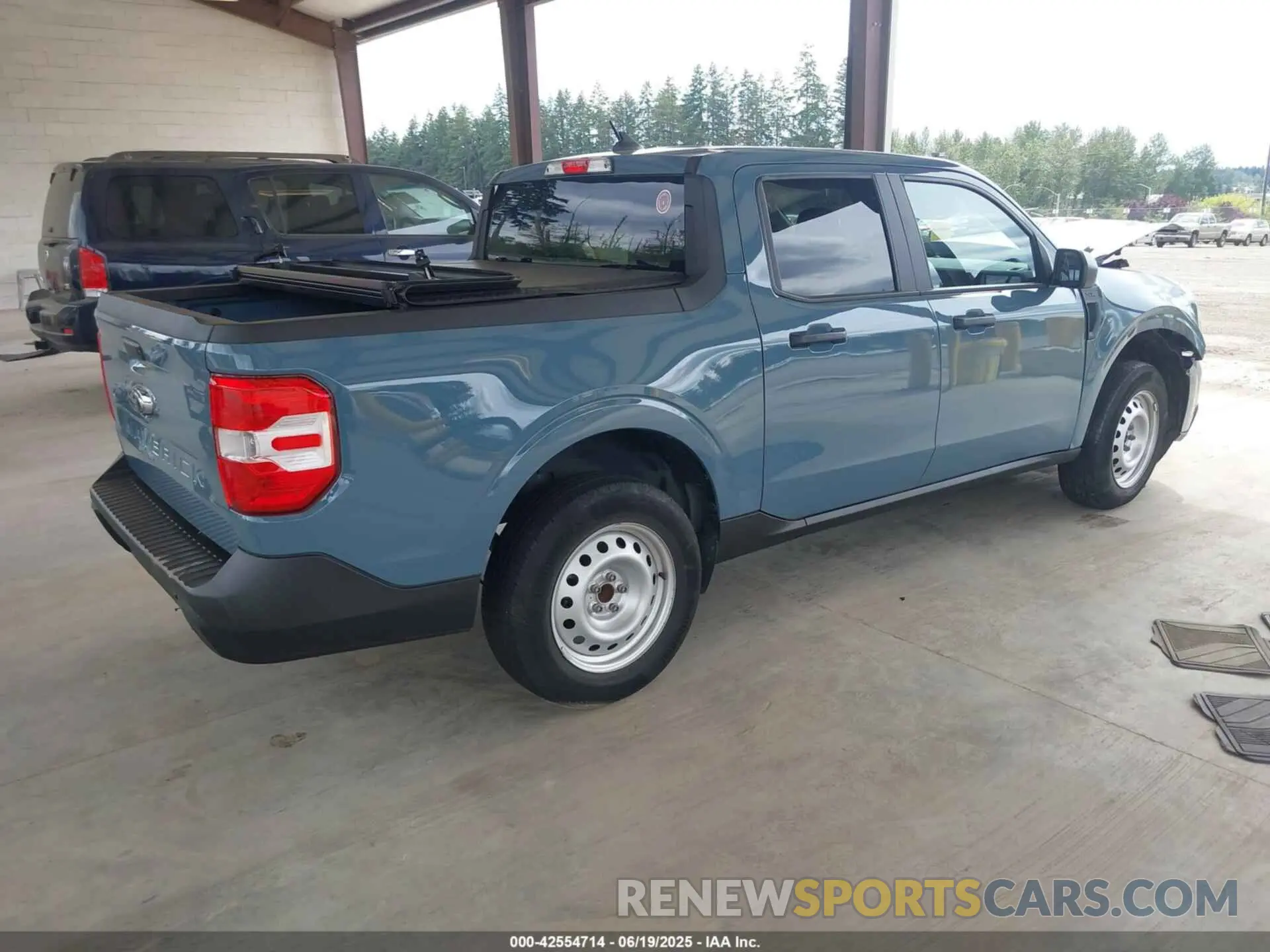 4 Photograph of a damaged car 3FTTW8E93NRA20218 FORD MAVERICK 2022