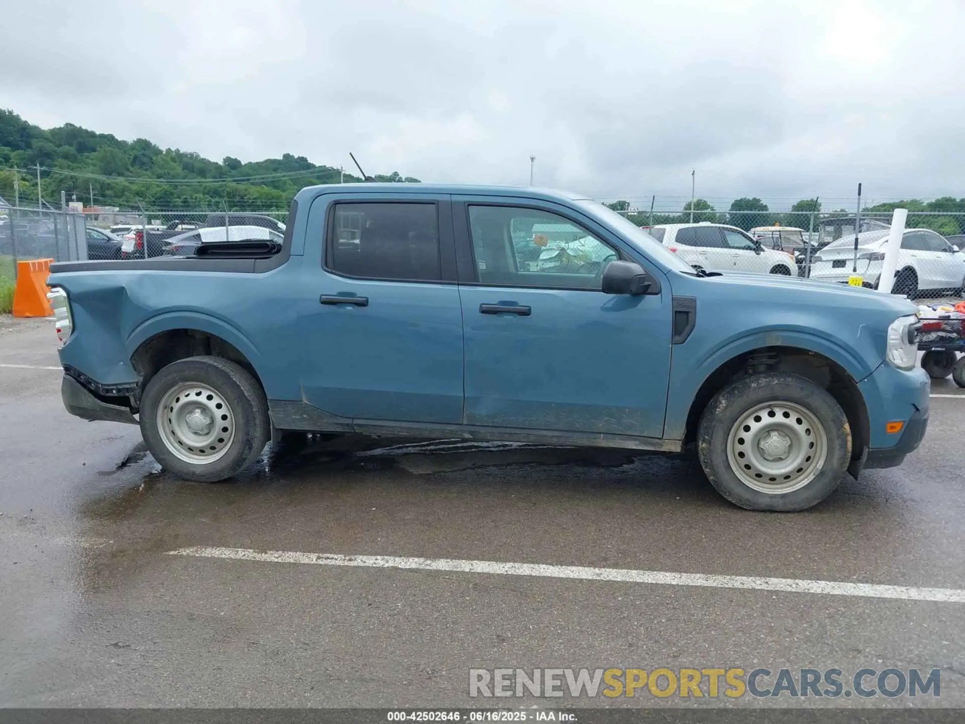 13 Photograph of a damaged car 3FTTW8E94NRA48366 FORD MAVERICK 2022