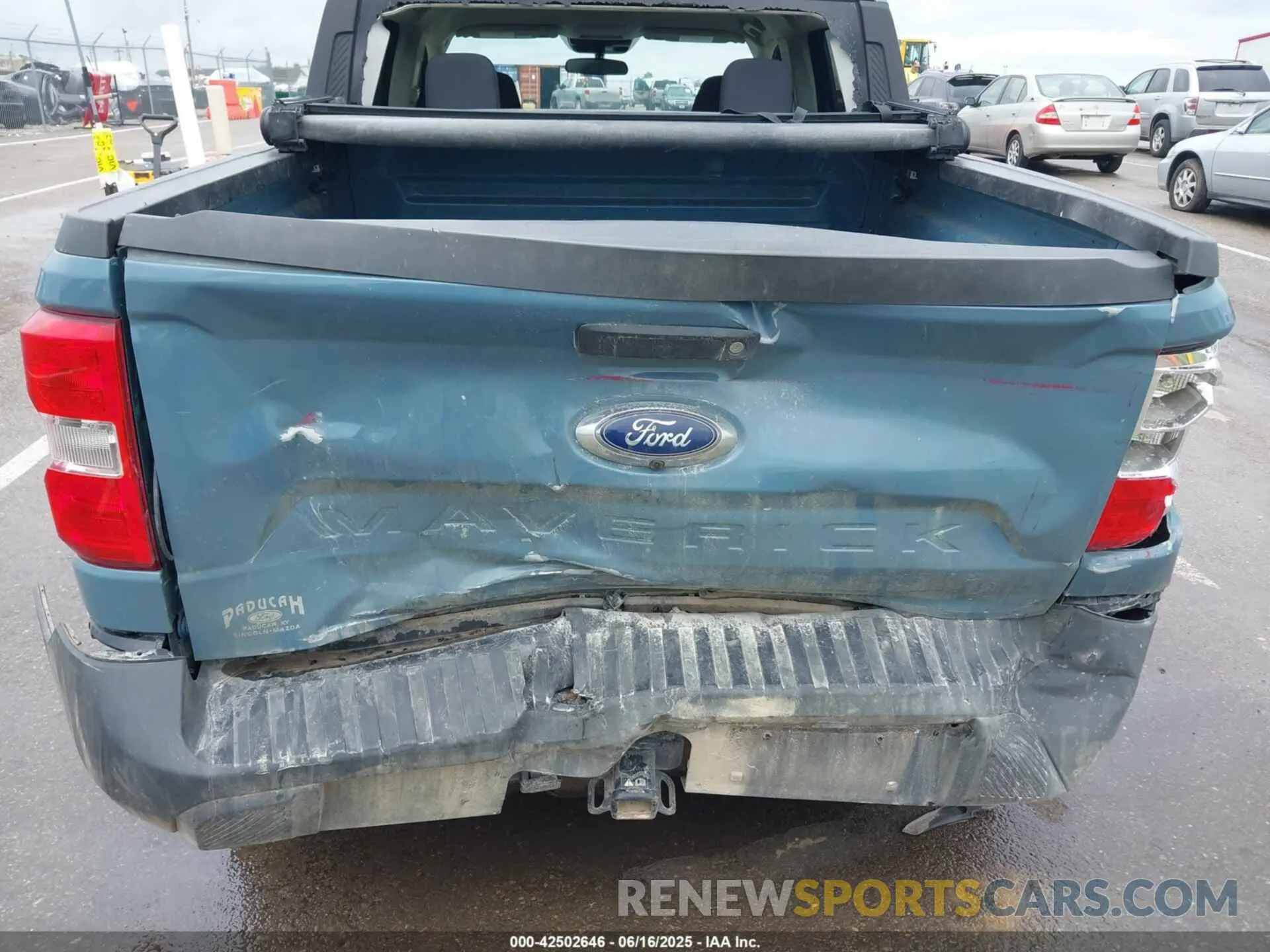 17 Photograph of a damaged car 3FTTW8E94NRA48366 FORD MAVERICK 2022