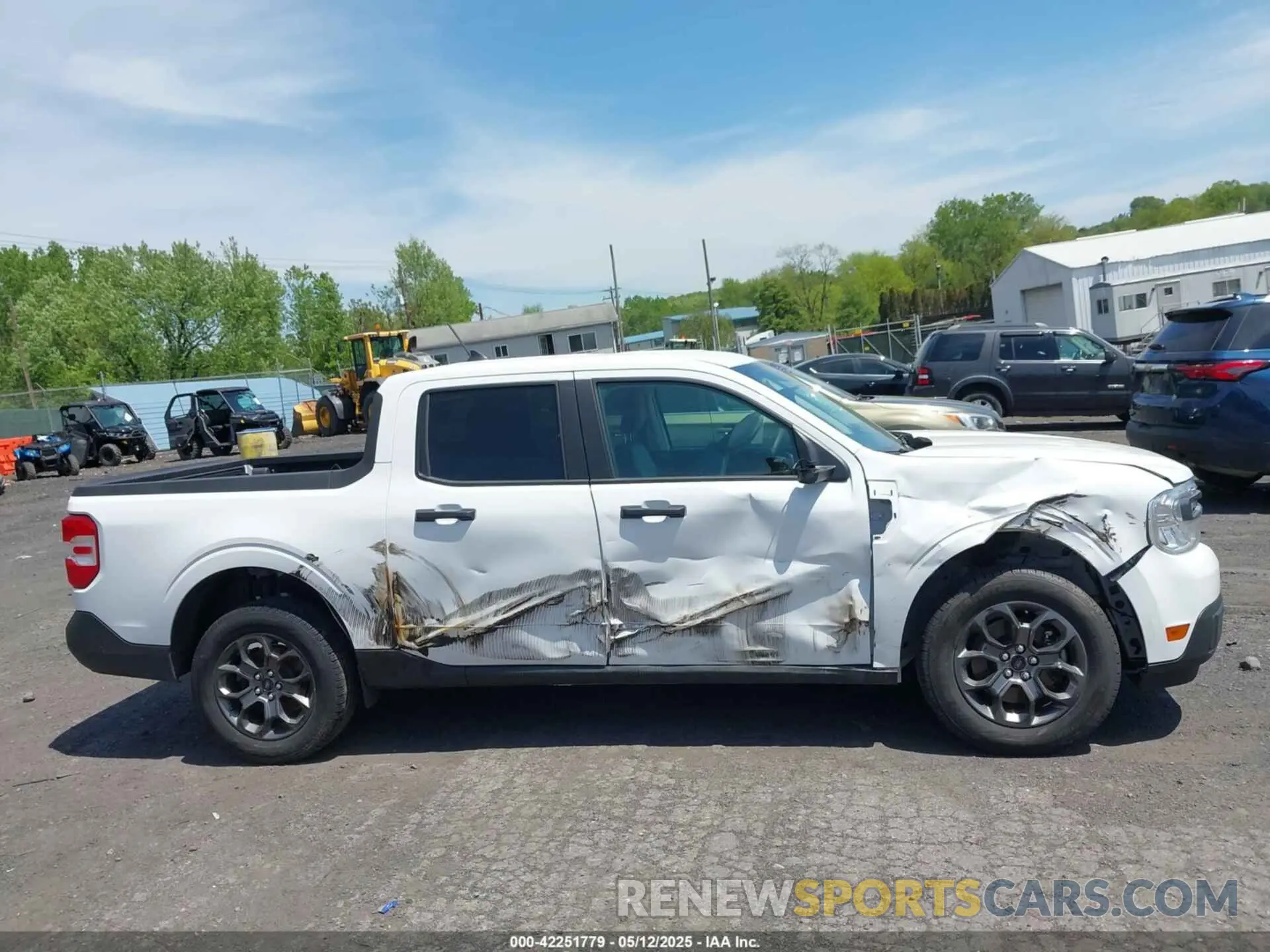 13 Photograph of a damaged car 3FTTW8F93NRA14627 FORD MAVERICK 2022