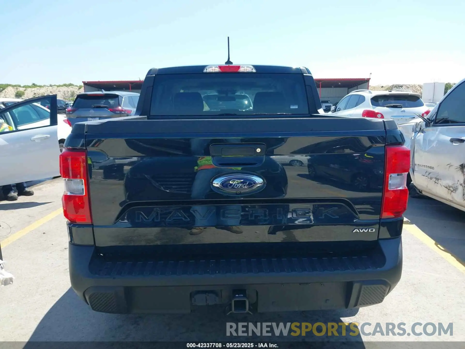 17 Photograph of a damaged car 3FTTW8F95NRA21692 FORD MAVERICK 2022