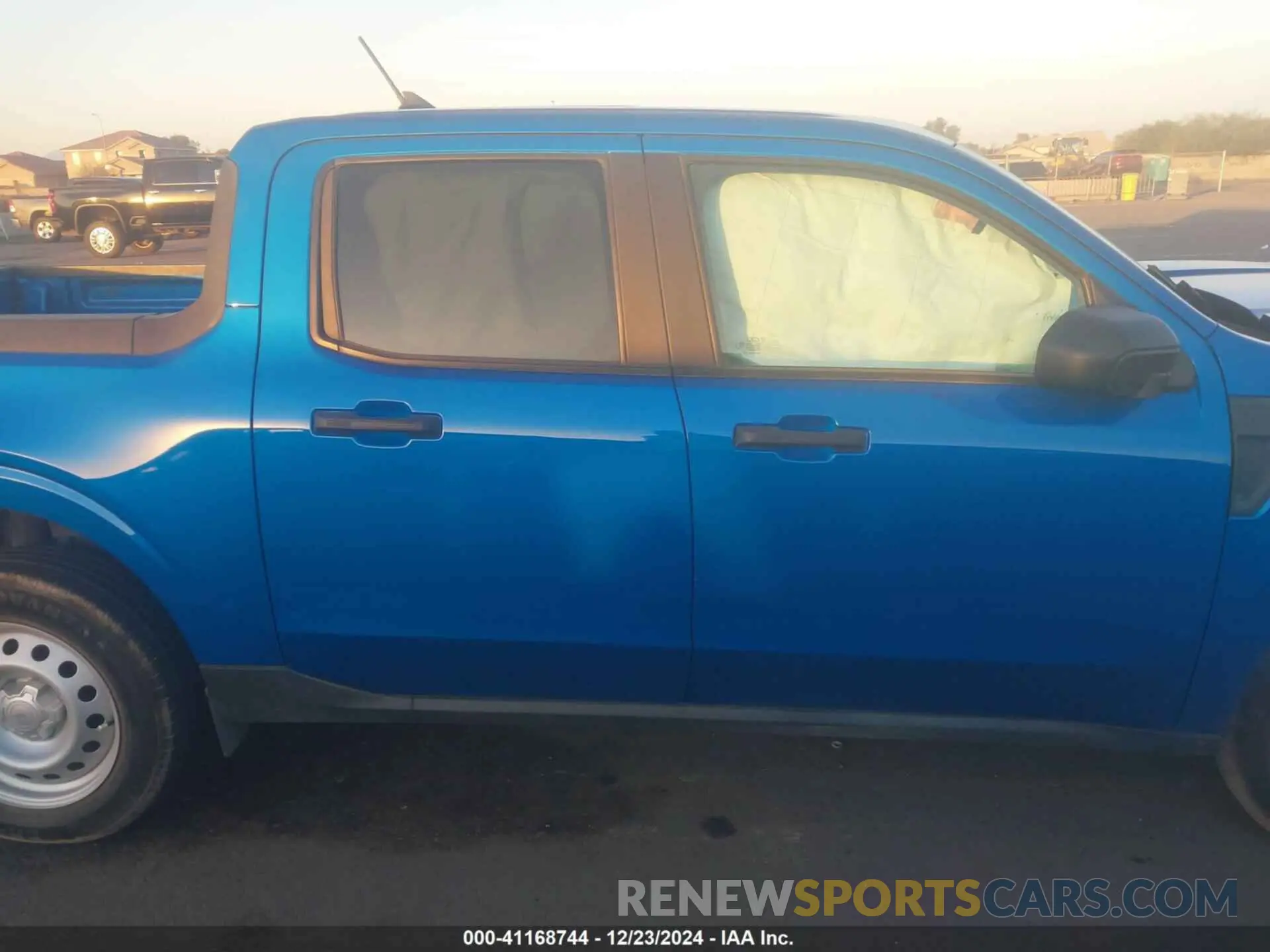13 Photograph of a damaged car 3FTTW8F95NRA52831 FORD MAVERICK 2022