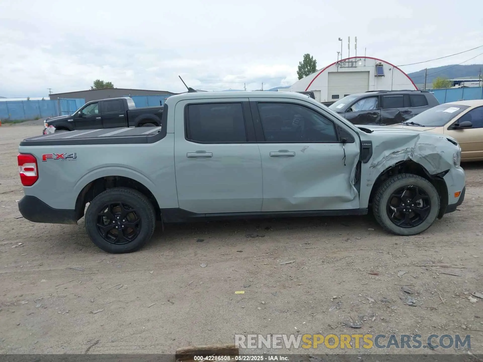 14 Photograph of a damaged car 3FTTW8F9XNRA45096 FORD MAVERICK 2022