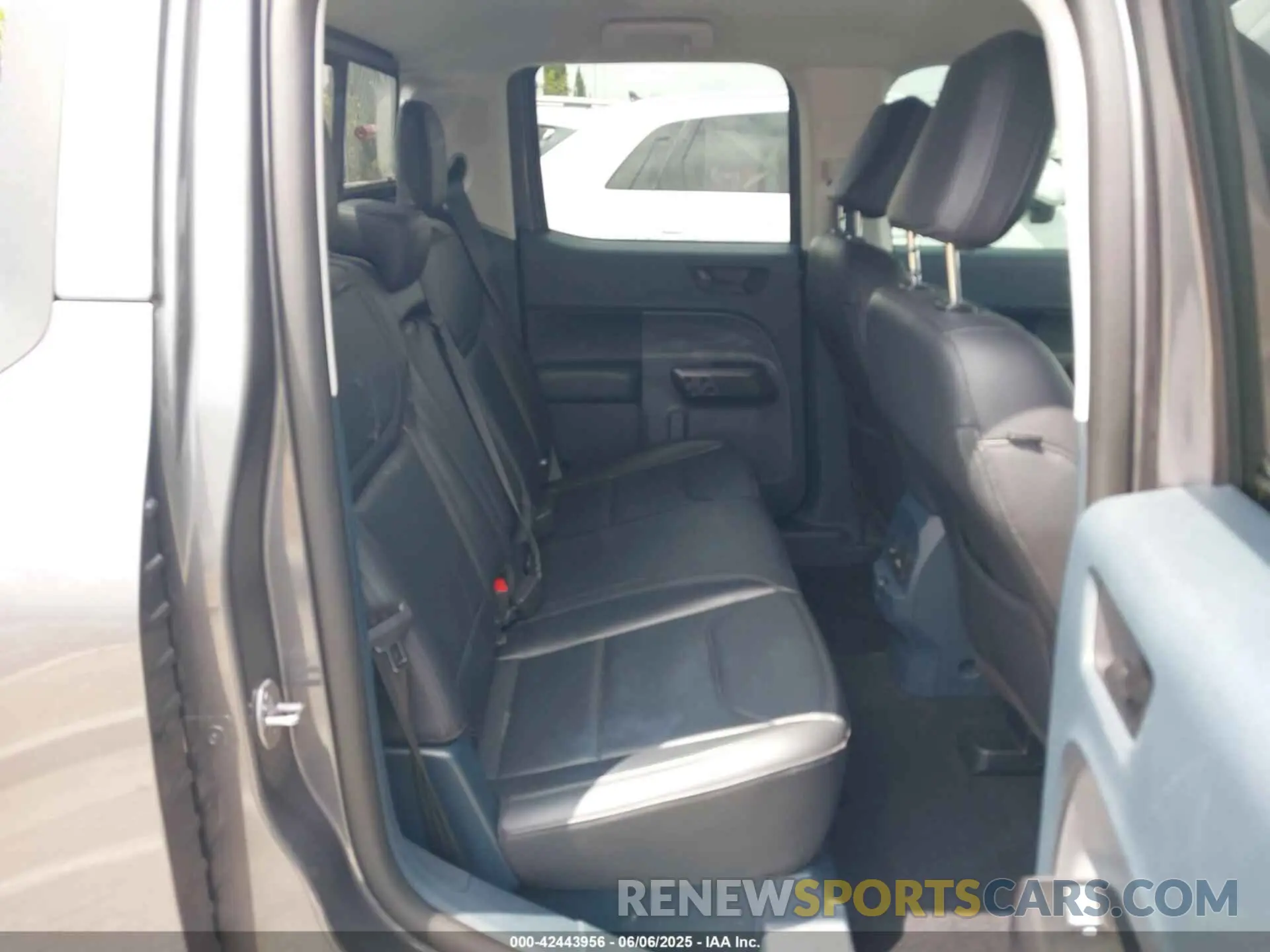 8 Photograph of a damaged car 3FTTW8E30PRA55930 FORD MAVERICK 2023