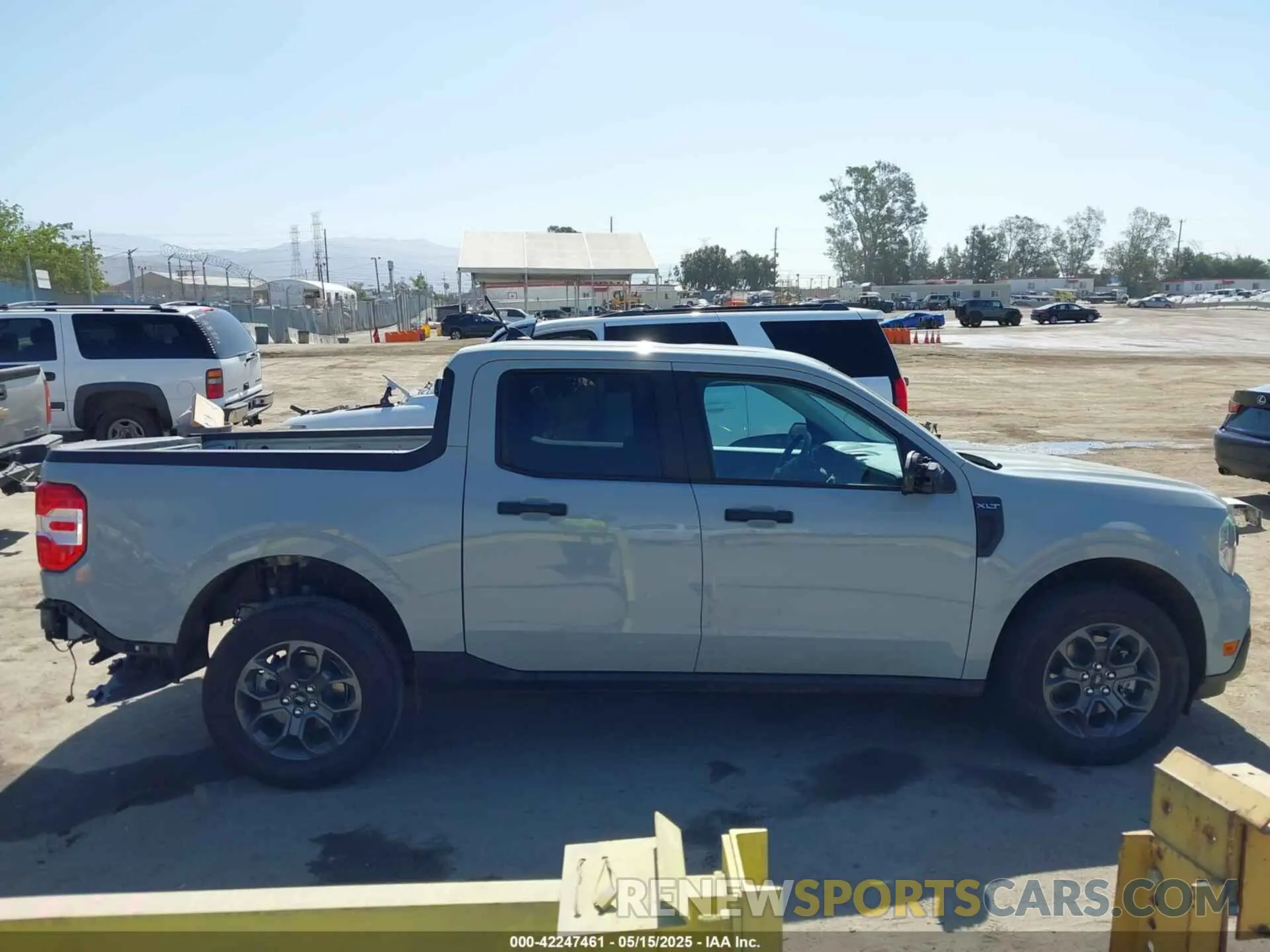 14 Photograph of a damaged car 3FTTW8E31PRA65933 FORD MAVERICK 2023