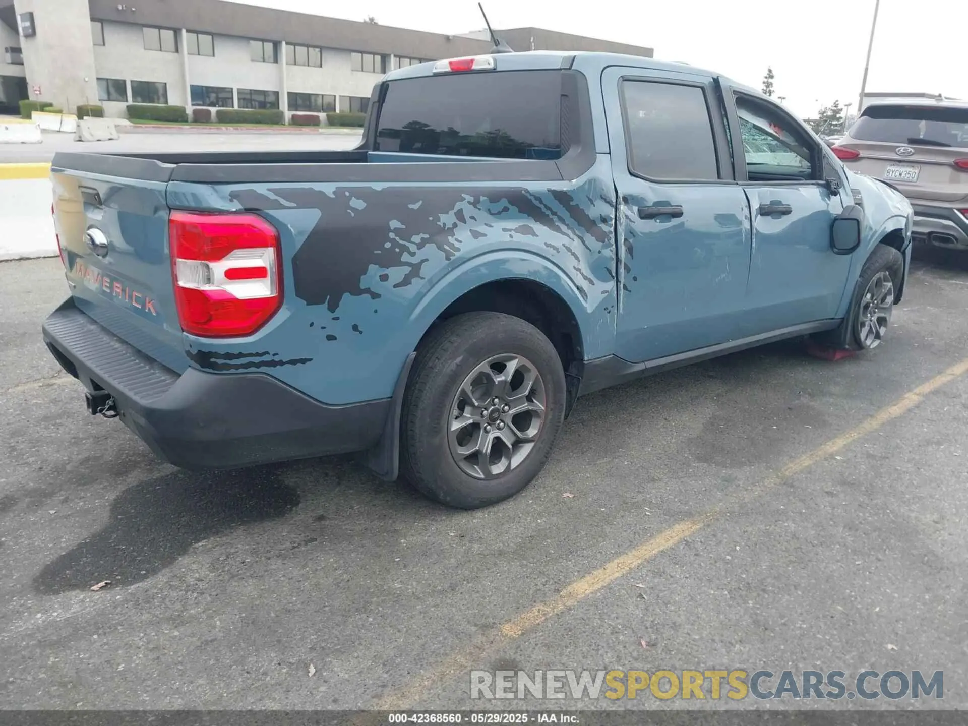 4 Photograph of a damaged car 3FTTW8E35PRA18775 FORD MAVERICK 2023
