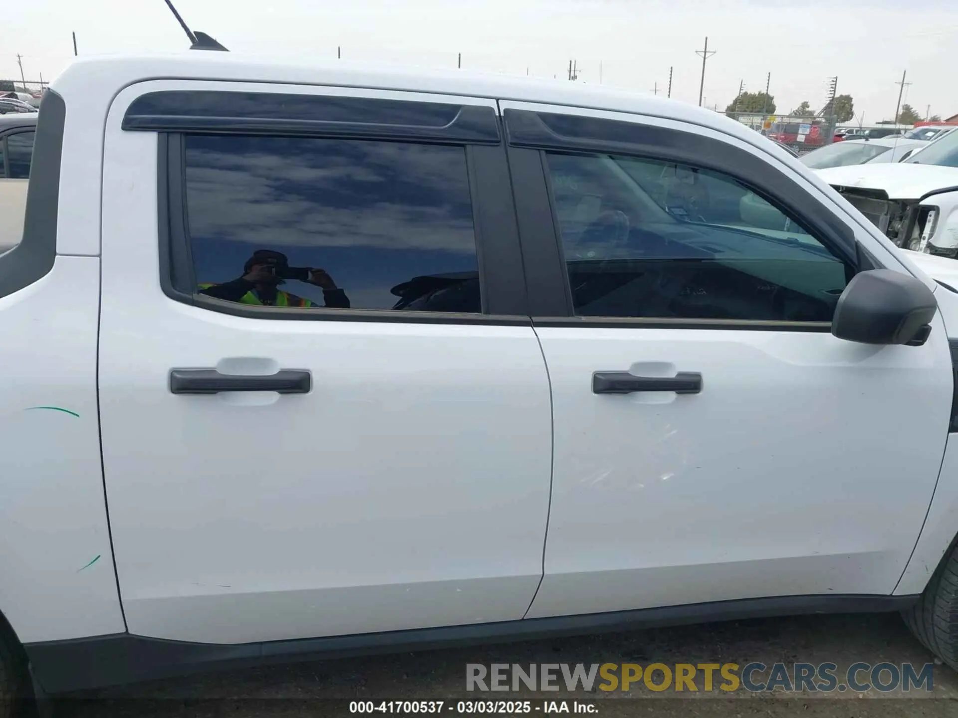 13 Photograph of a damaged car 3FTTW8E39PRA74170 FORD MAVERICK 2023